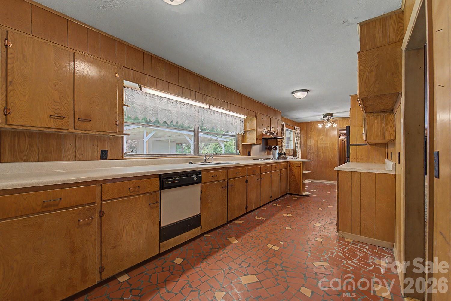 222 Mitchell Mountain Road — Bryson City