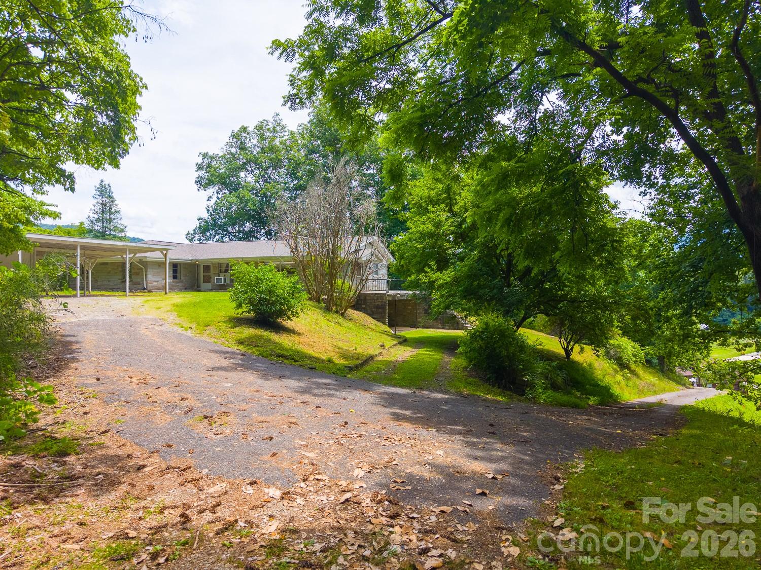 222 Mitchell Mountain Road — Bryson City