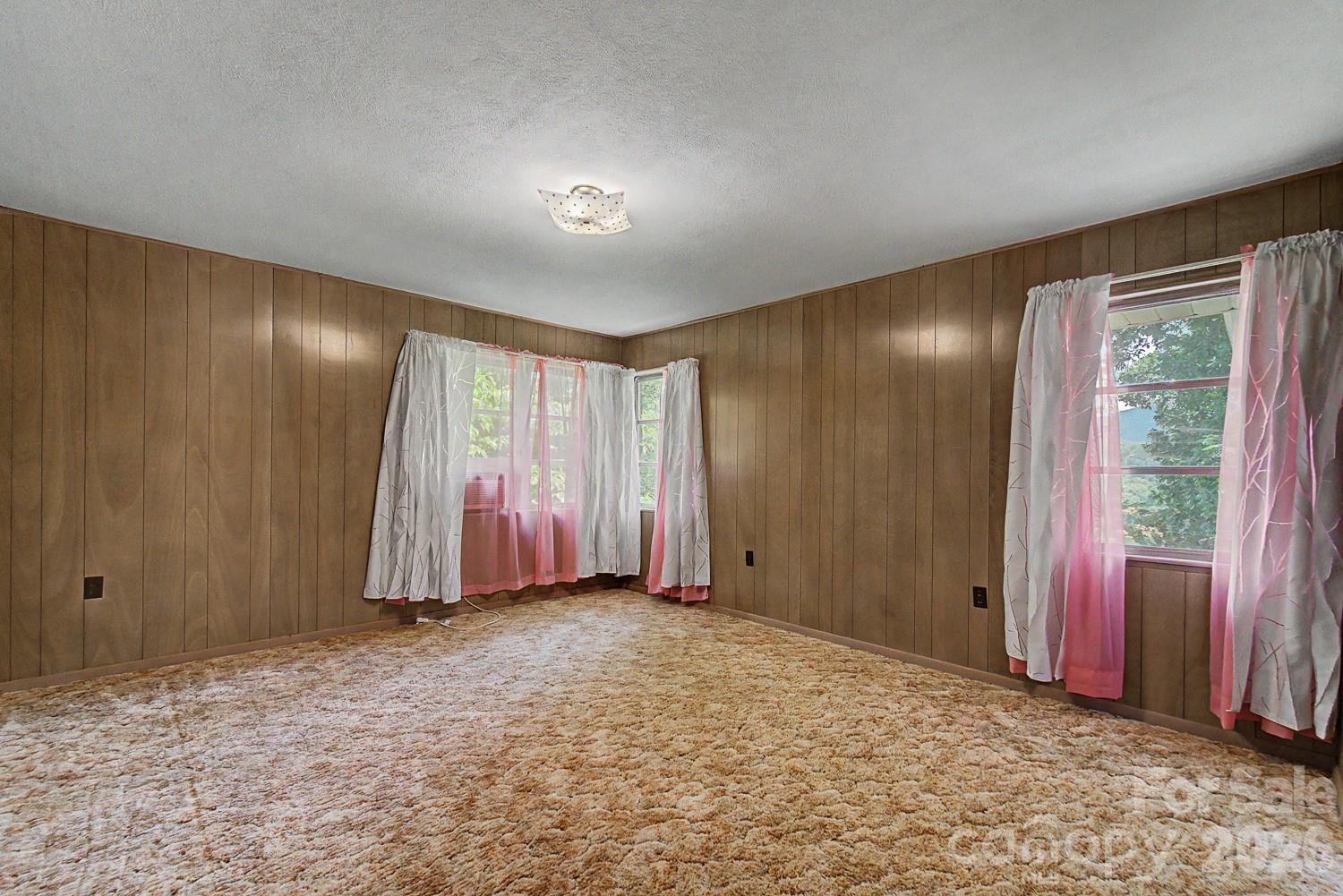 222 Mitchell Mountain Road — Bryson City