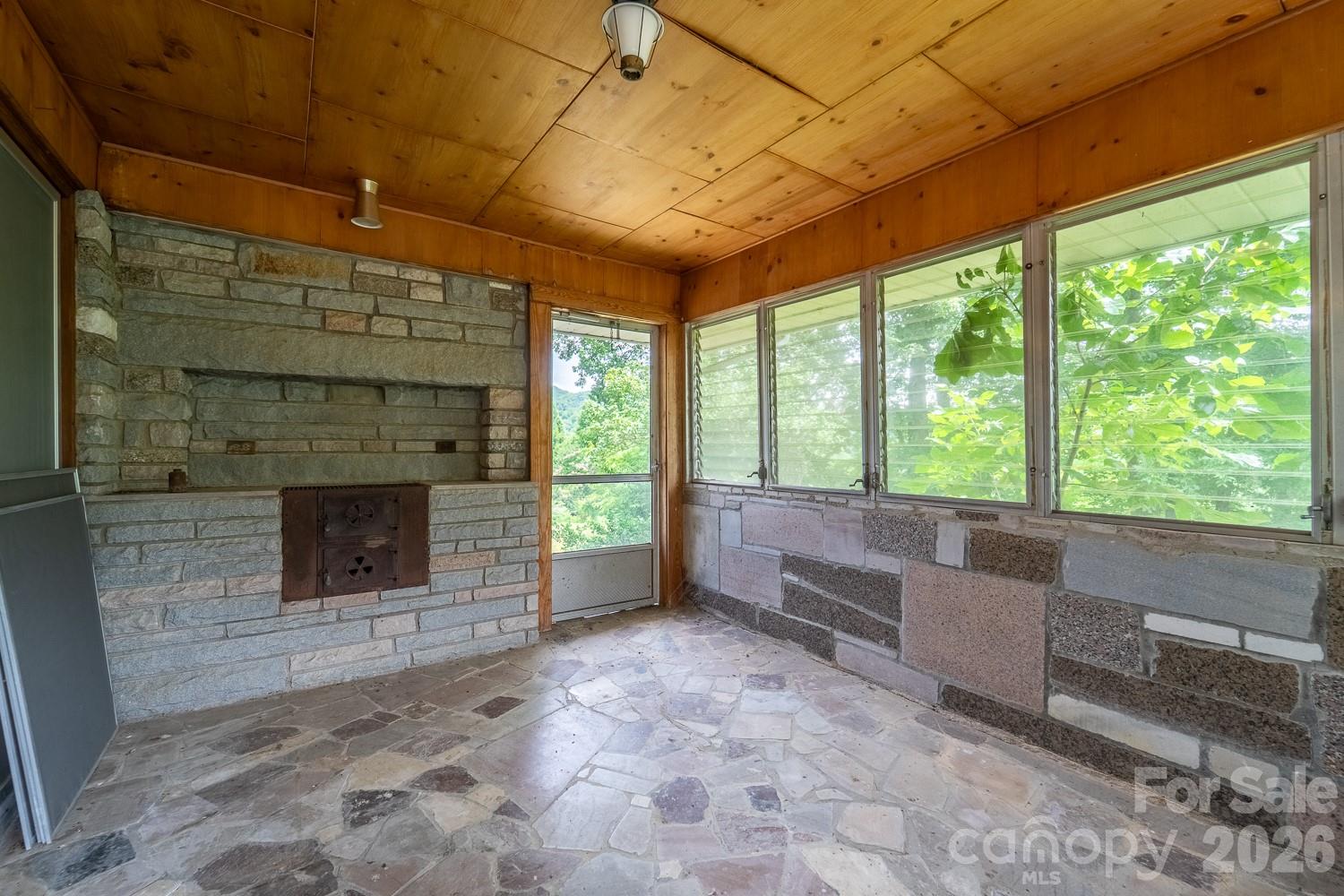 222 Mitchell Mountain Road — Bryson City