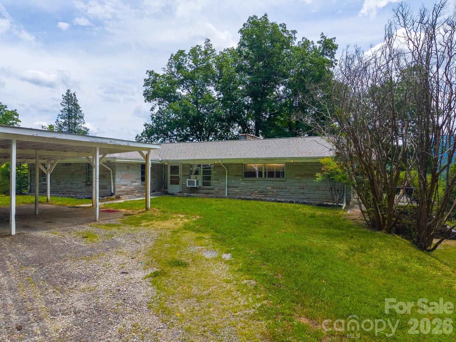 222 Mitchell Mountain Road — Bryson City
