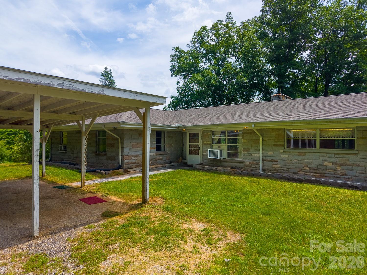 222 Mitchell Mountain Road — Bryson City