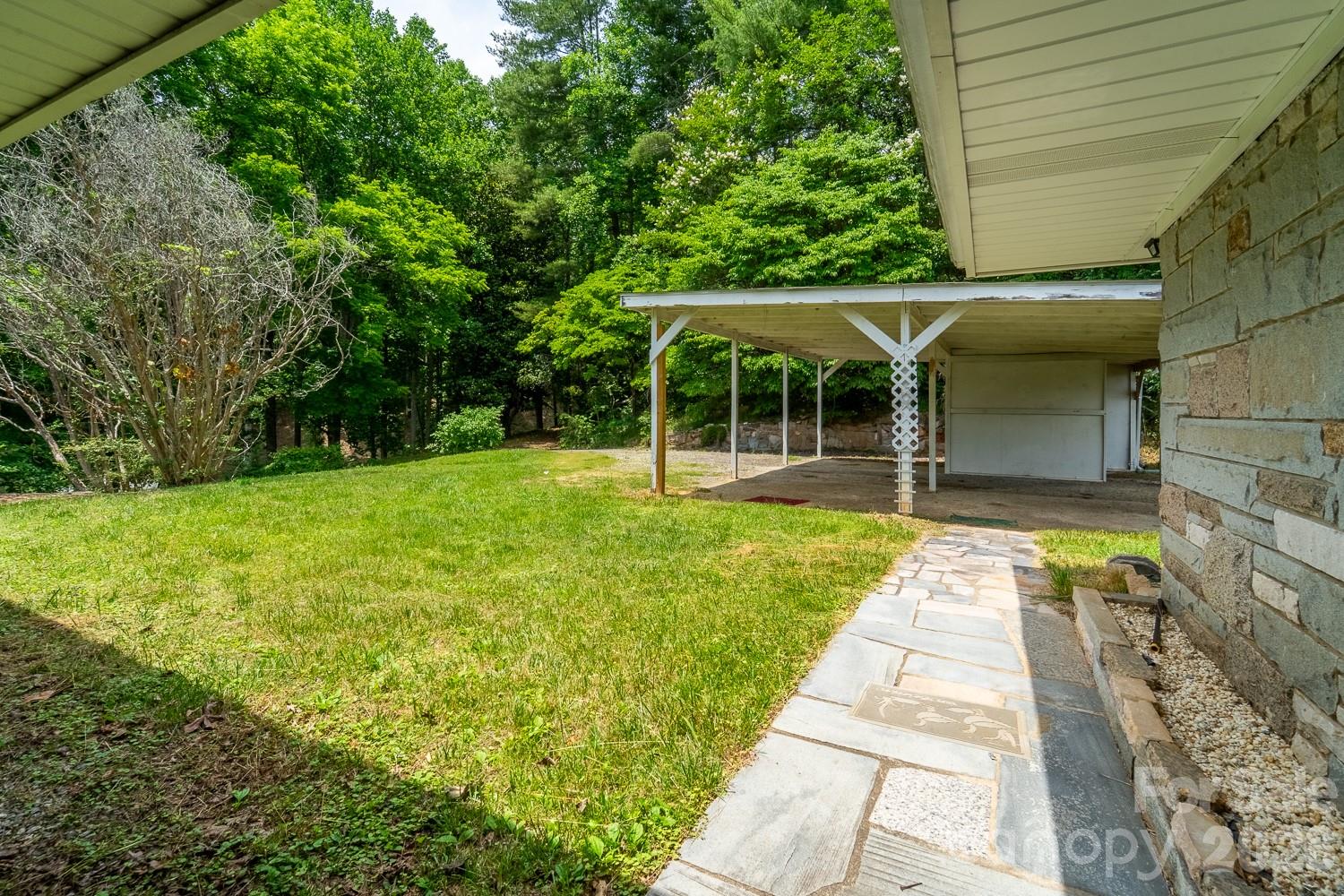 222 Mitchell Mountain Road — Bryson City