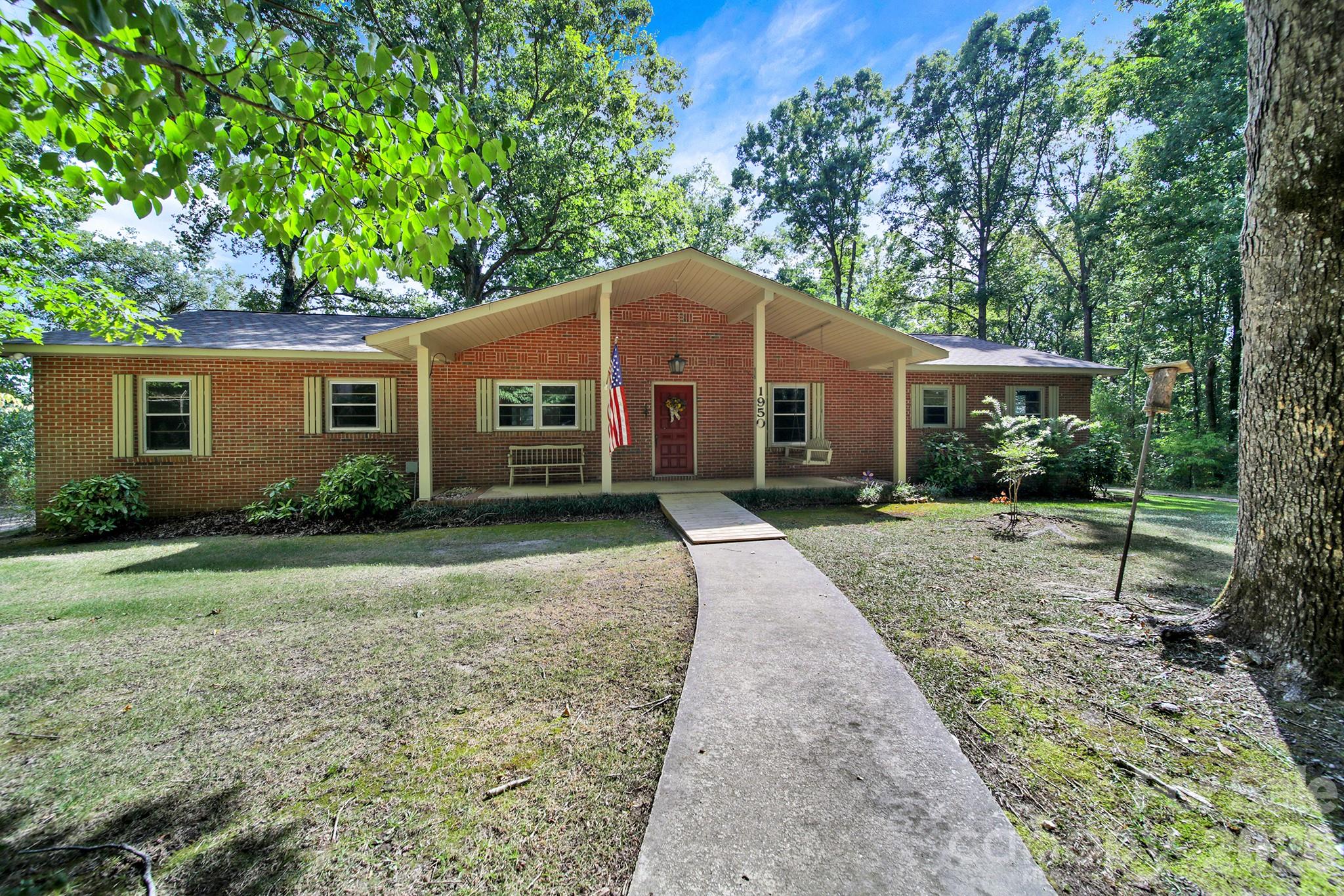 1950 Daisy Couch Road — Lancaster