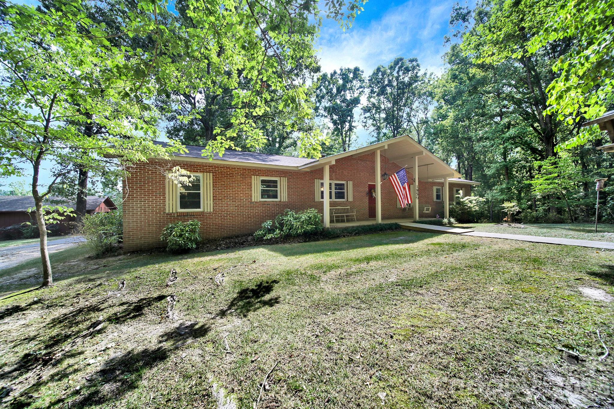 1950 Daisy Couch Road — Lancaster