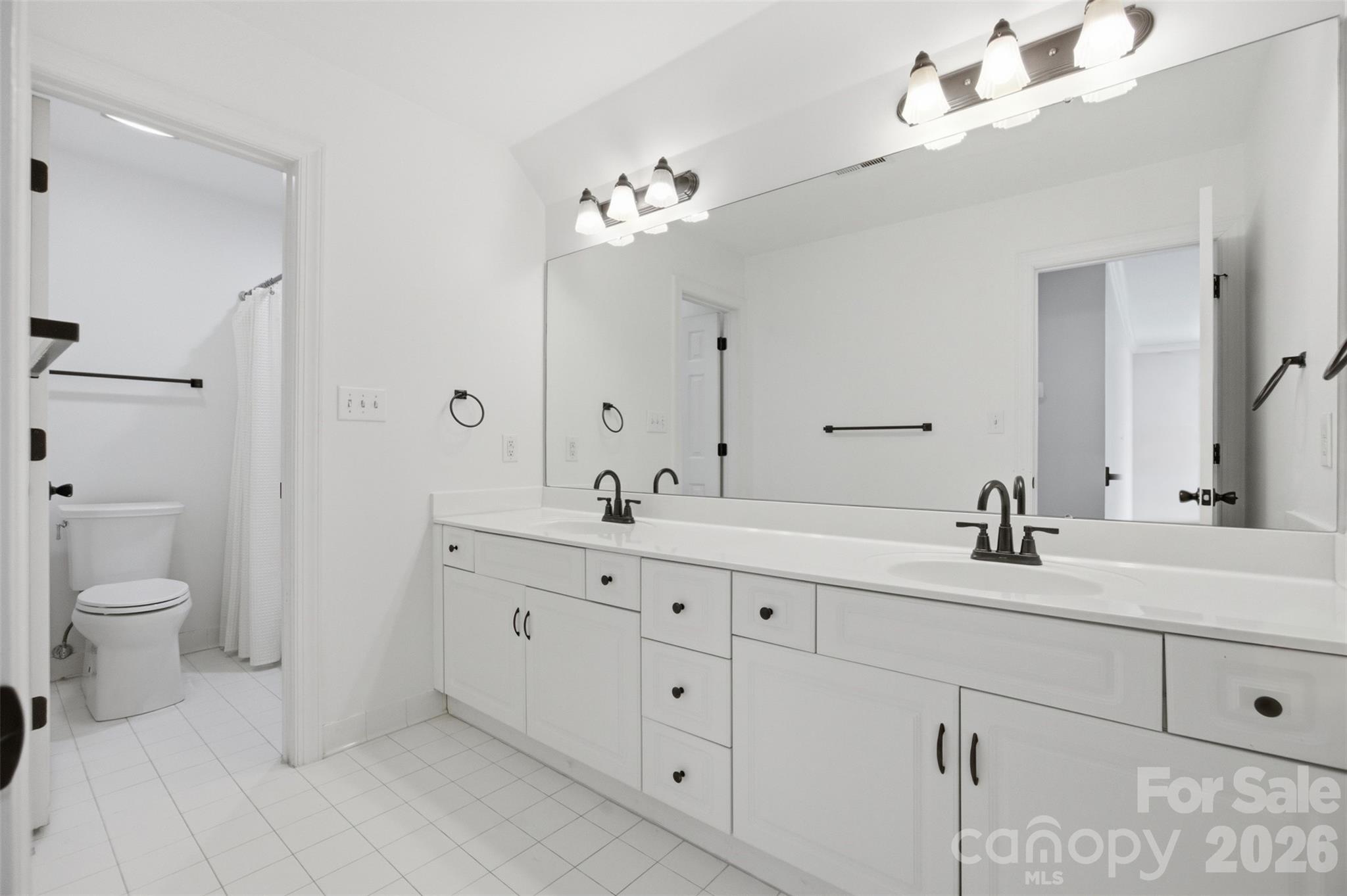 1002 Heather Glen Drive — Matthews