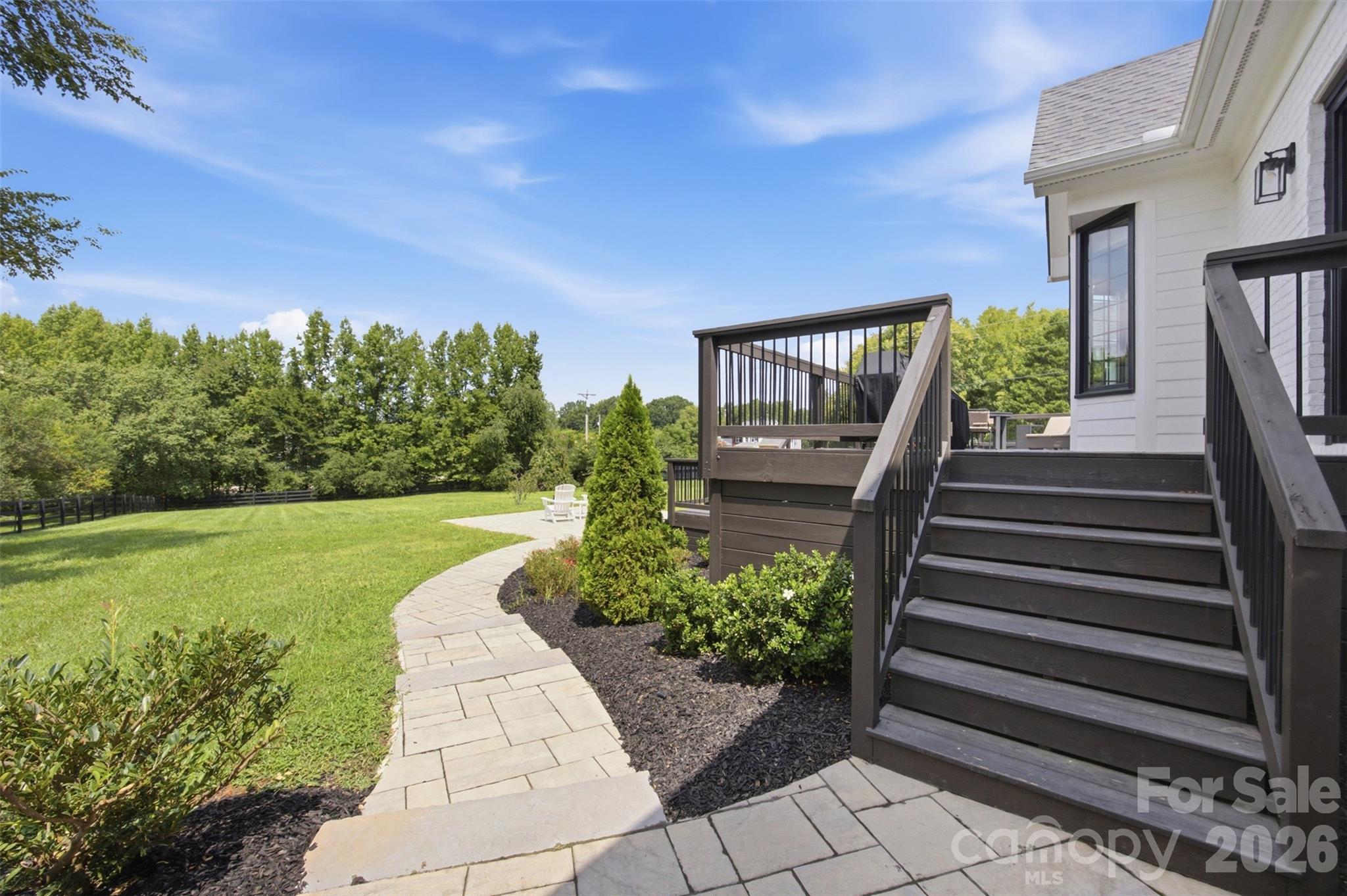 1002 Heather Glen Drive — Matthews