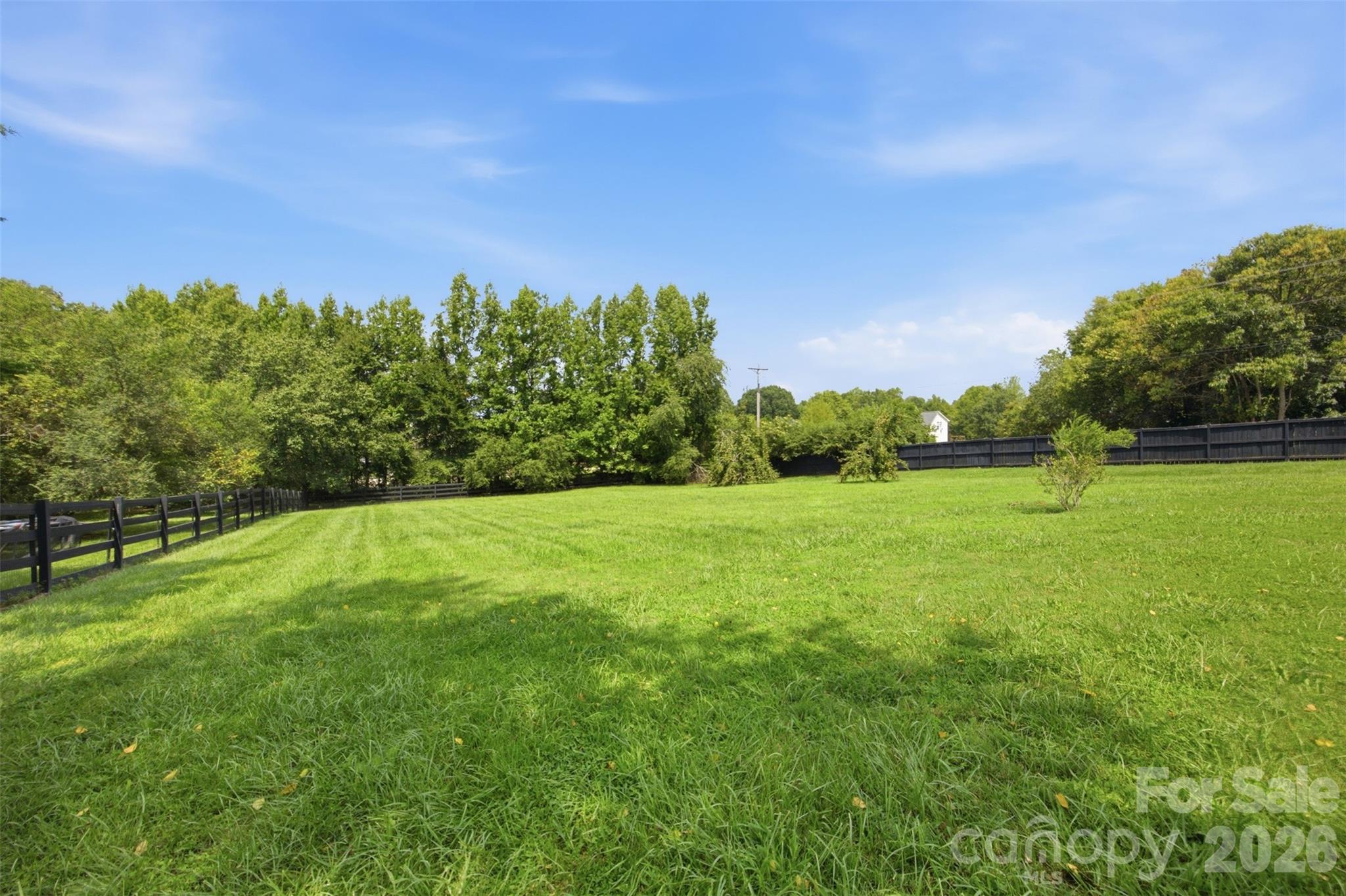 1002 Heather Glen Drive — Matthews