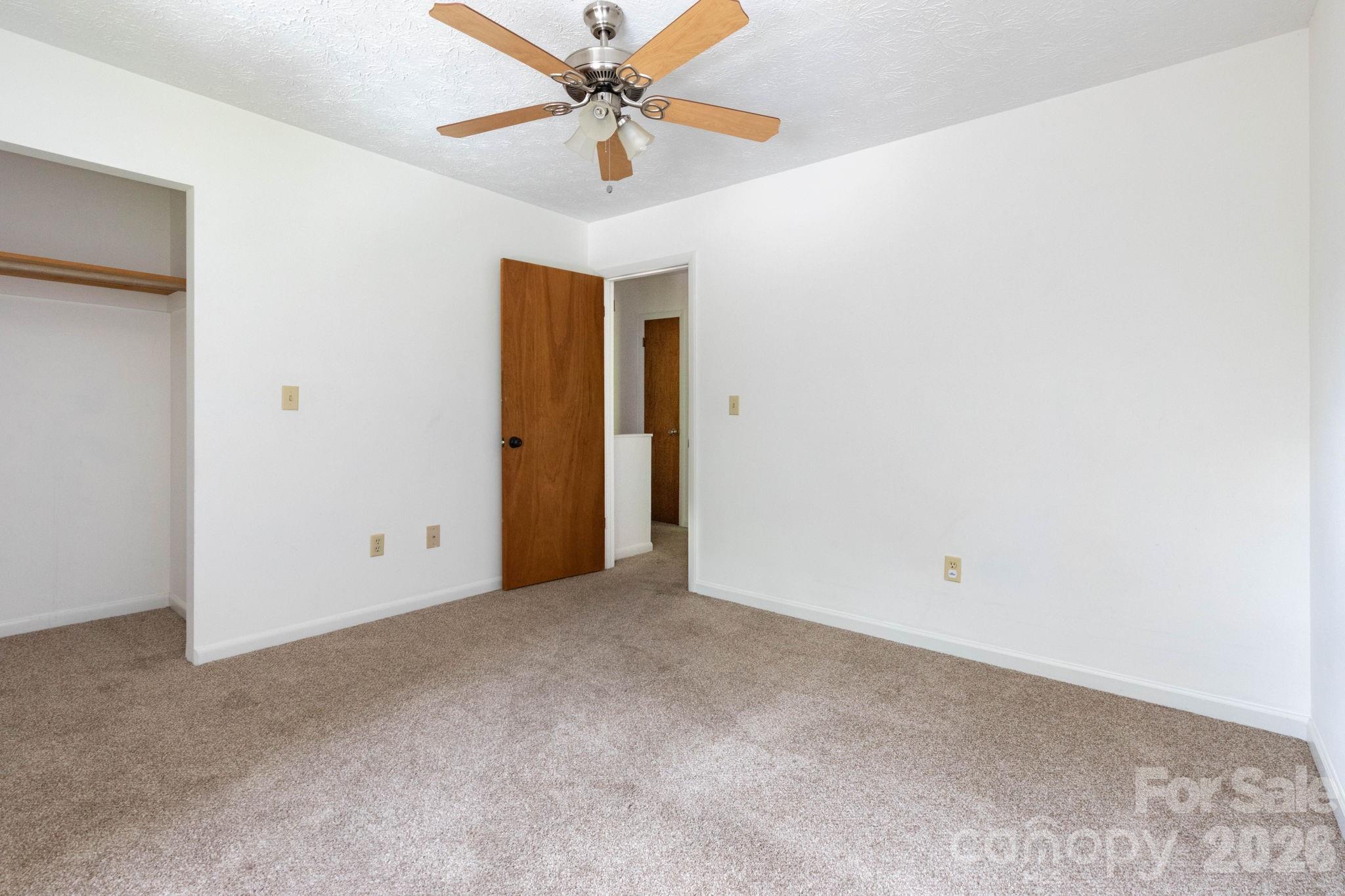 404 Buck Cove Terrace — Asheville