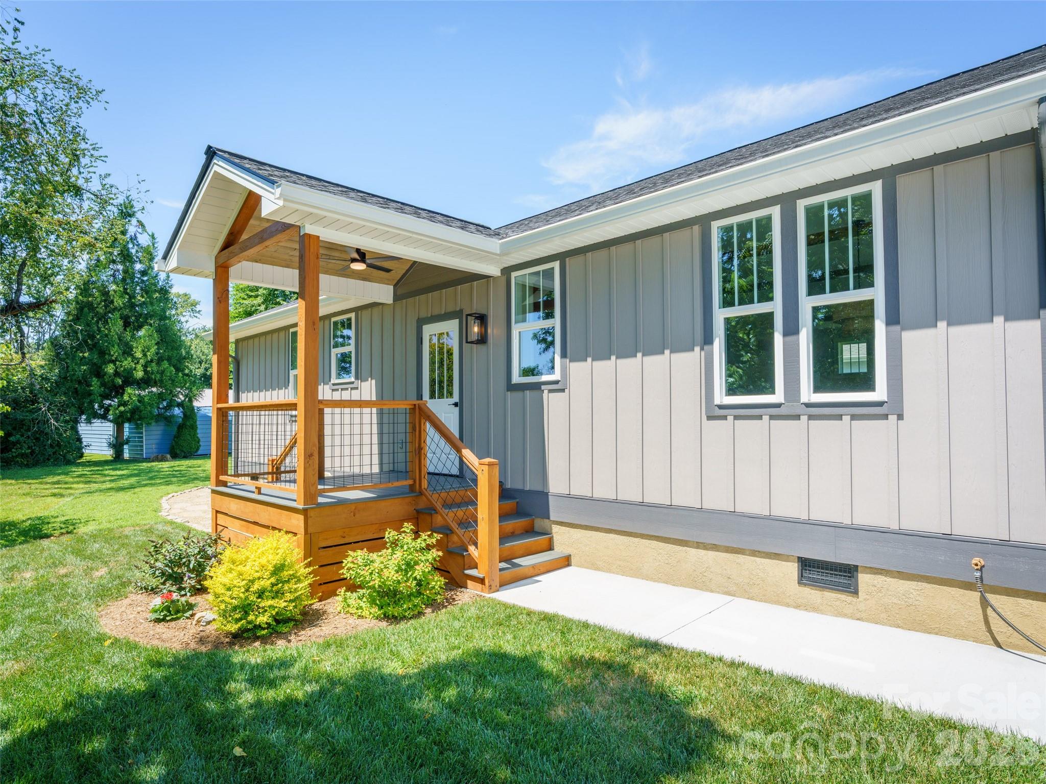 42 Summit Avenue — Brevard