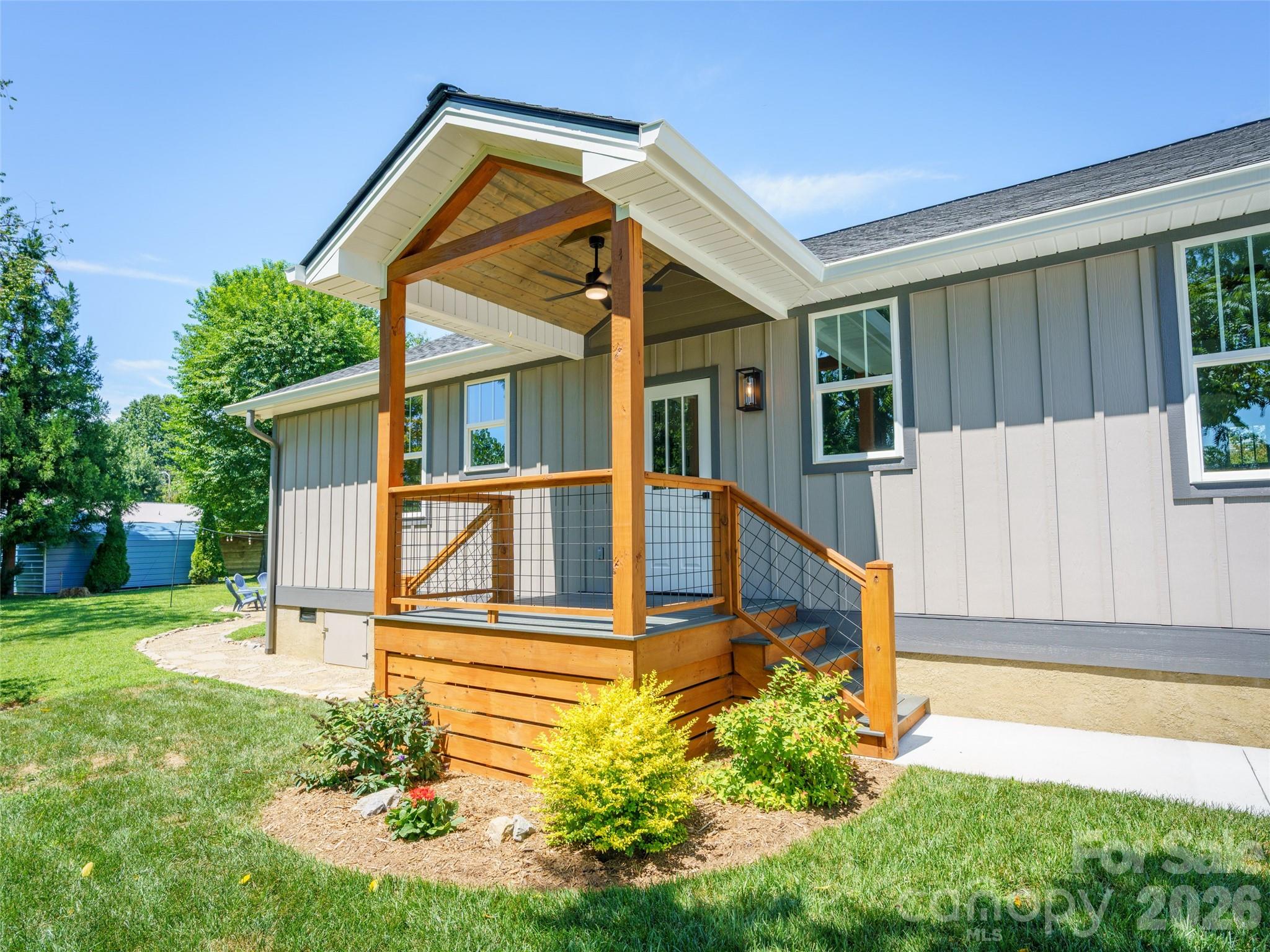 42 Summit Avenue — Brevard