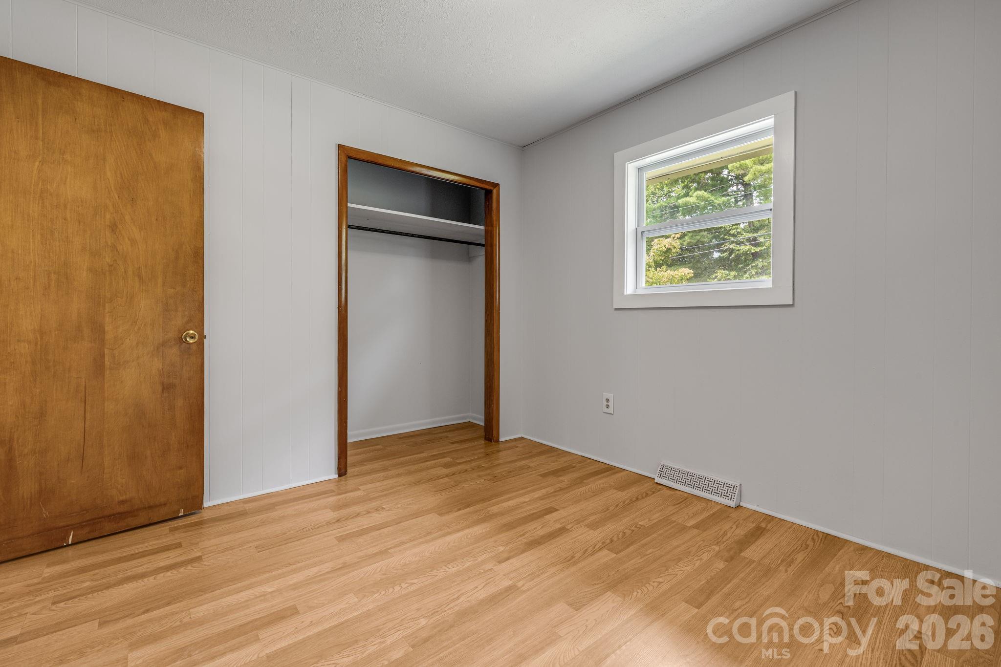 25 Hickory Tree Road — Asheville