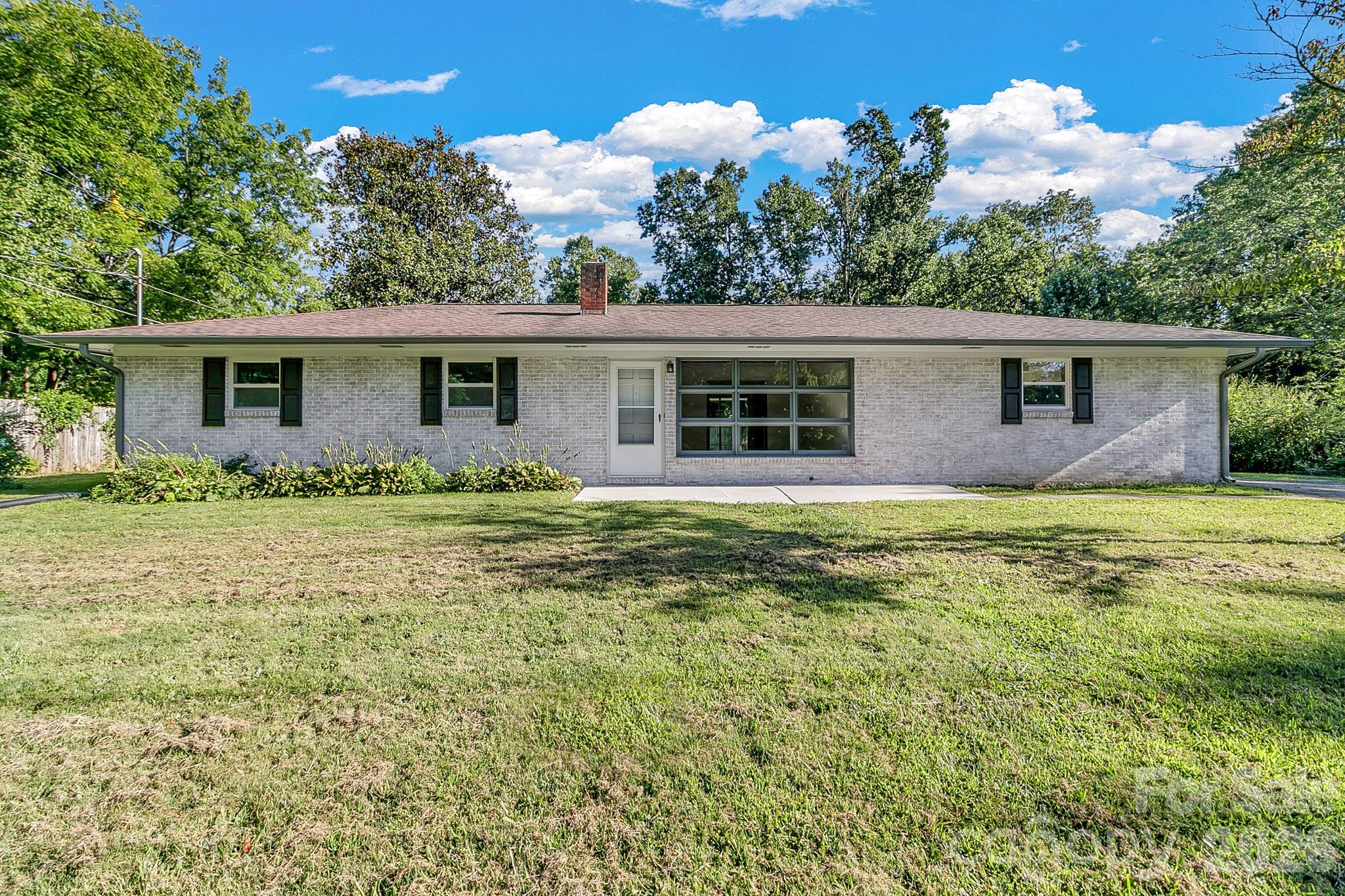 25 Hickory Tree Road — Asheville