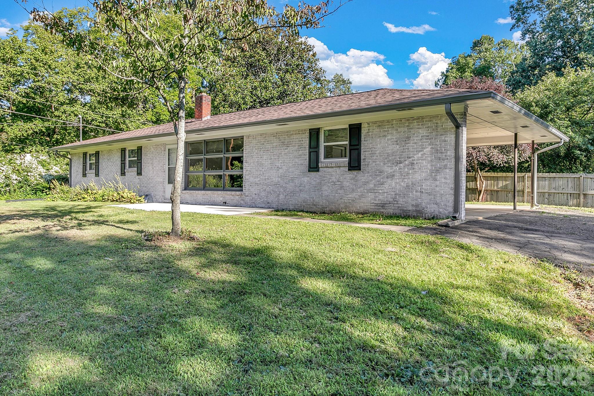 25 Hickory Tree Road — Asheville