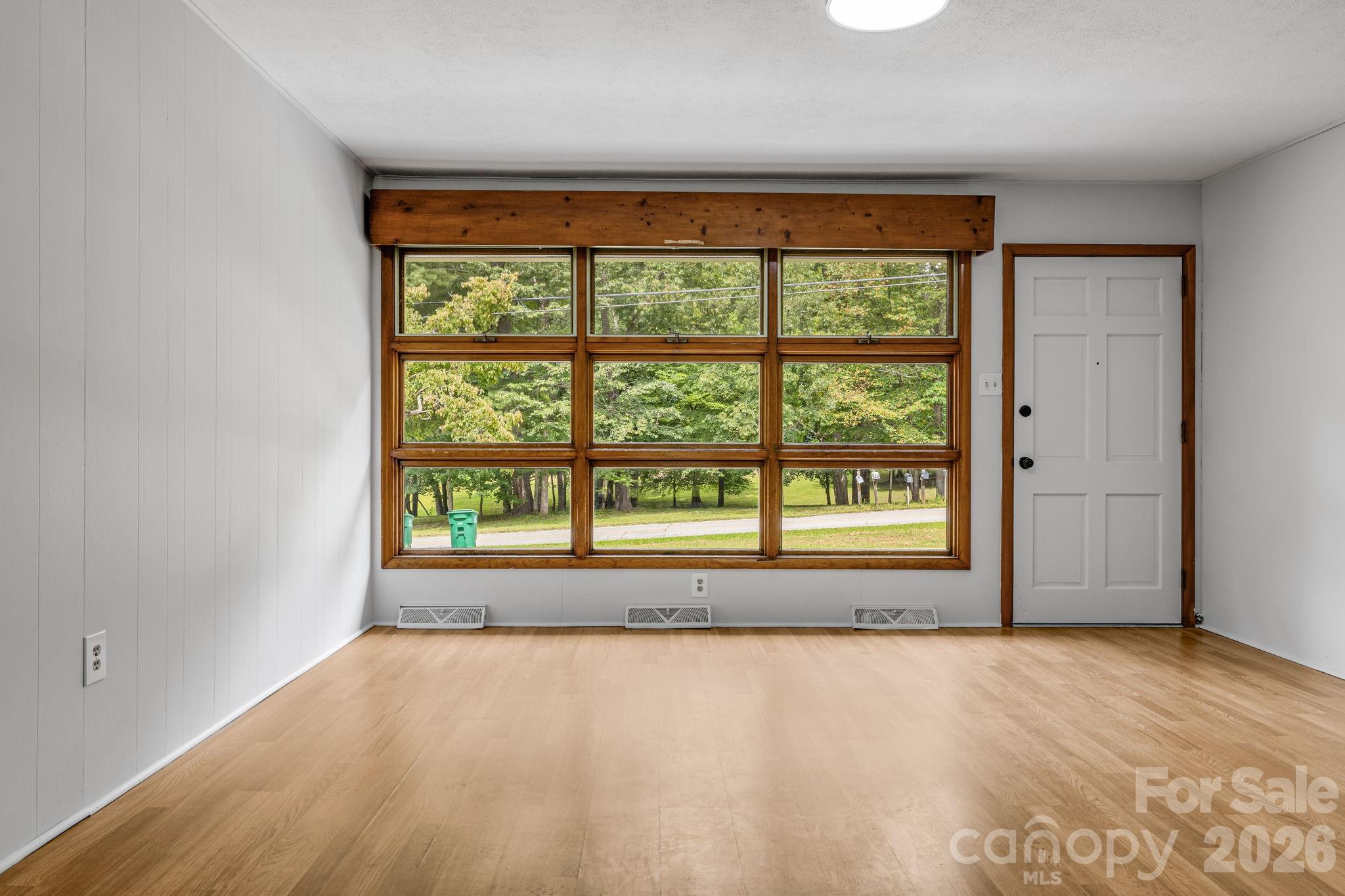 25 Hickory Tree Road — Asheville