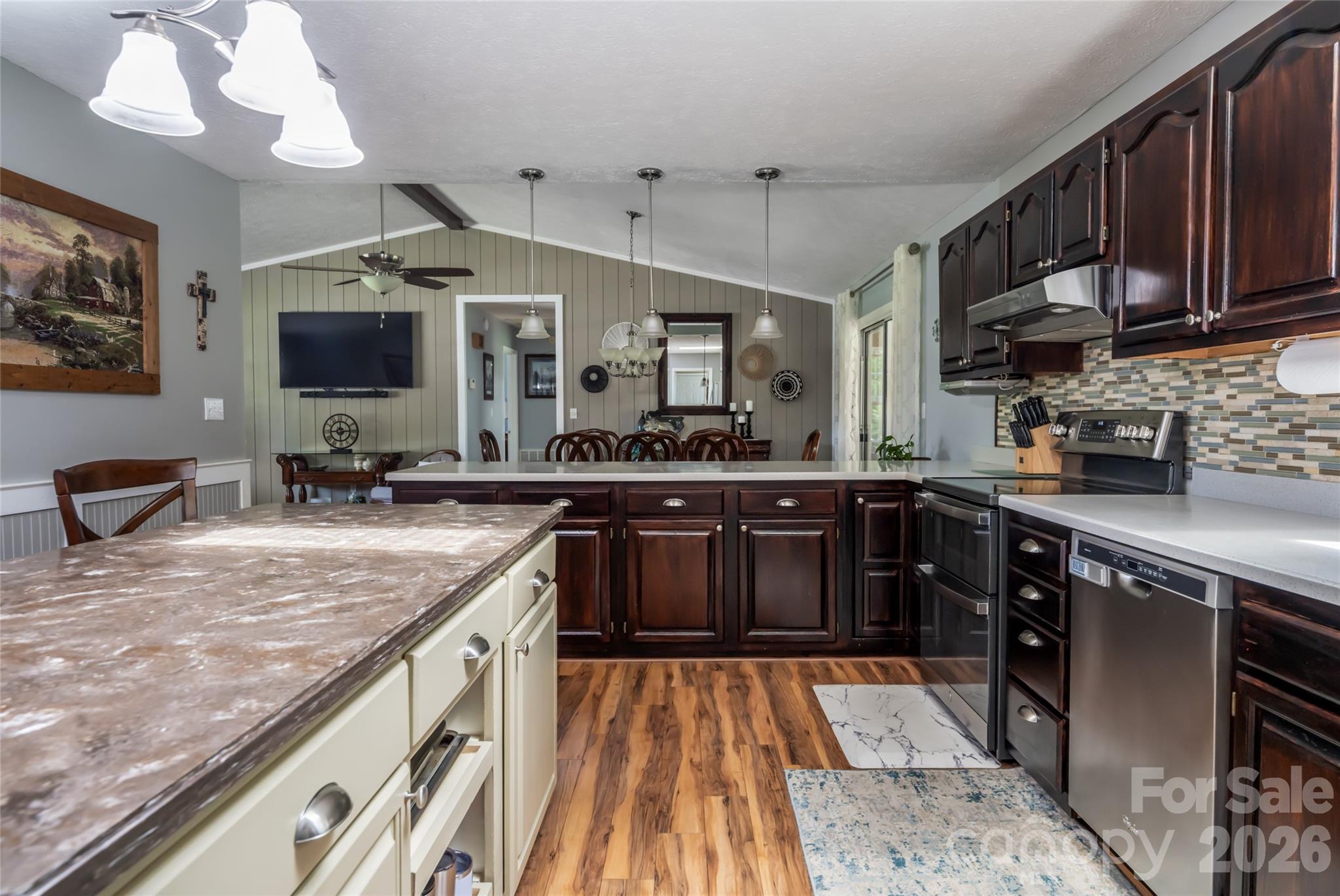 40 Meadow Drive — Horse Shoe