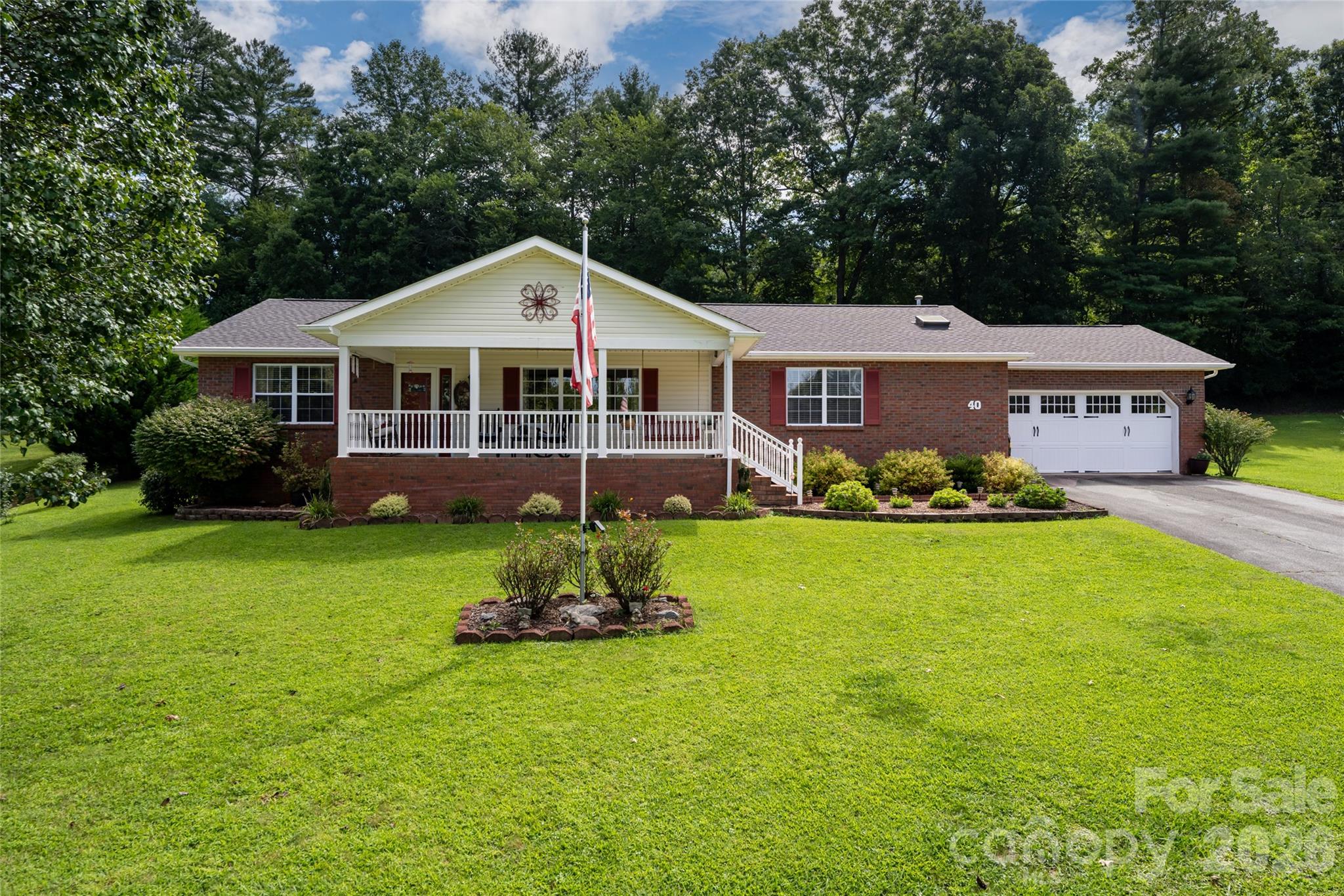 40 Meadow Drive — Horse Shoe