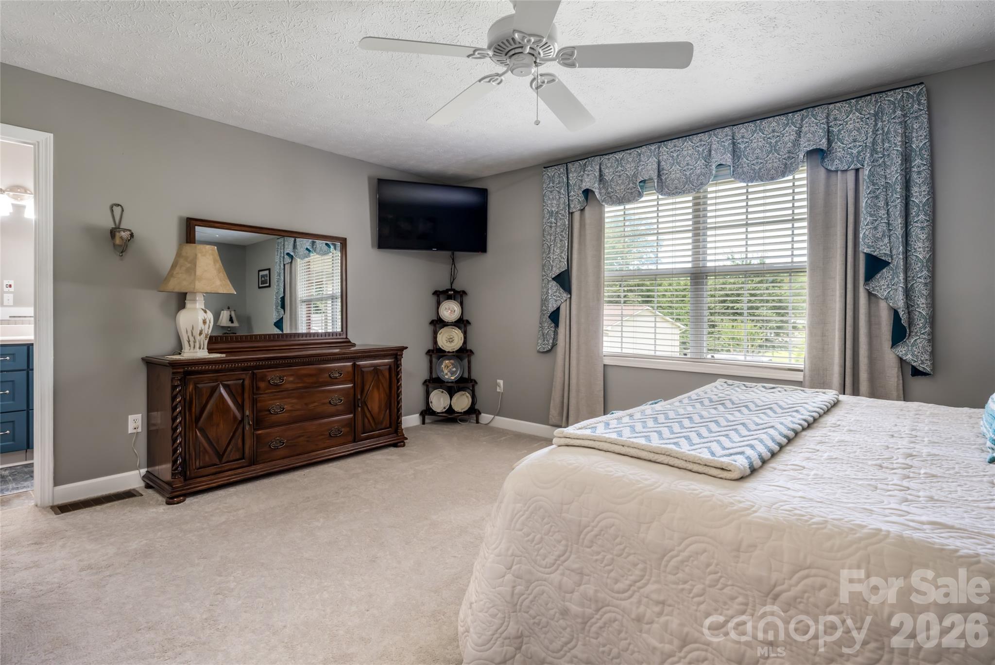 40 Meadow Drive — Horse Shoe