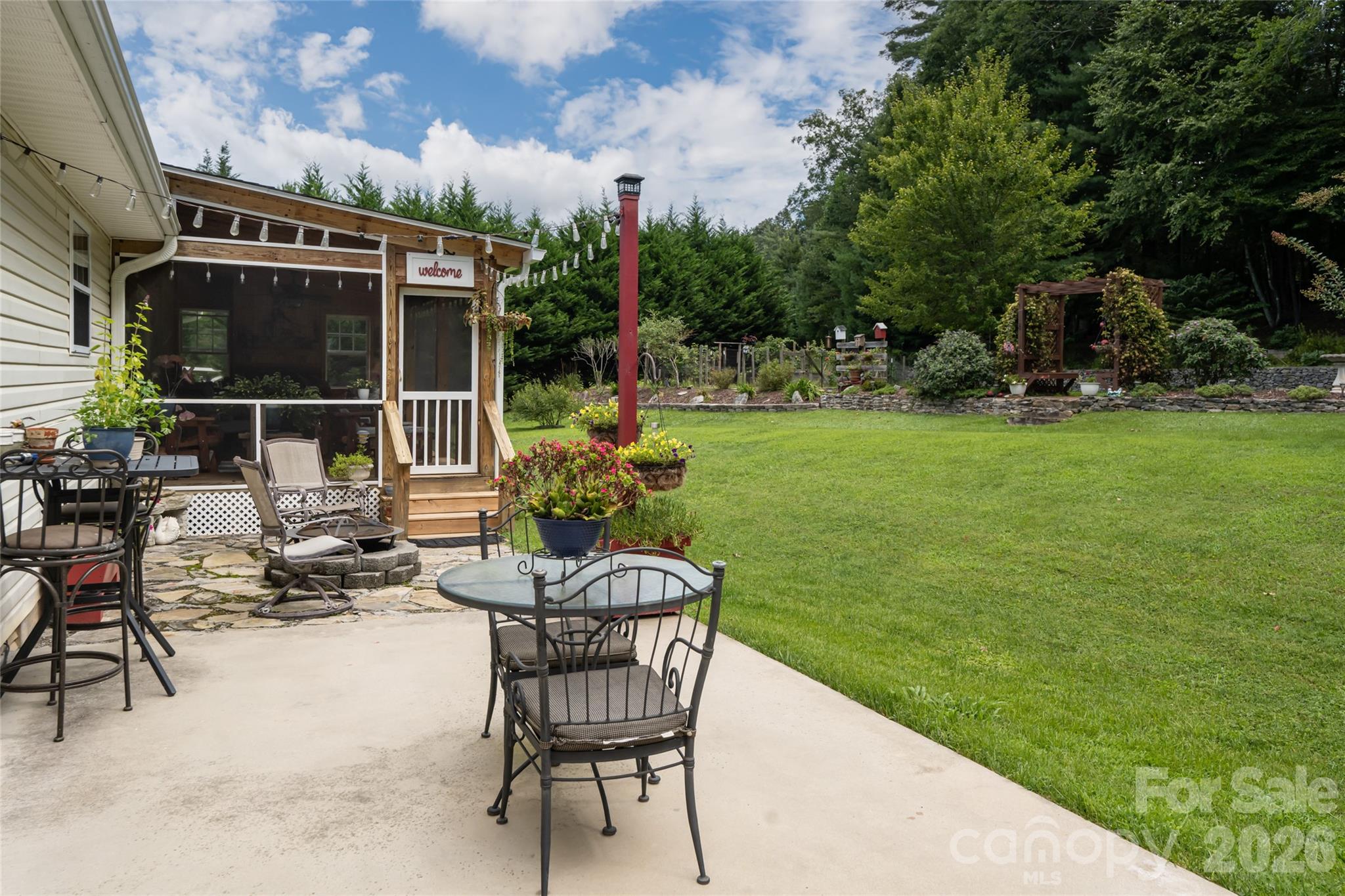 40 Meadow Drive — Horse Shoe