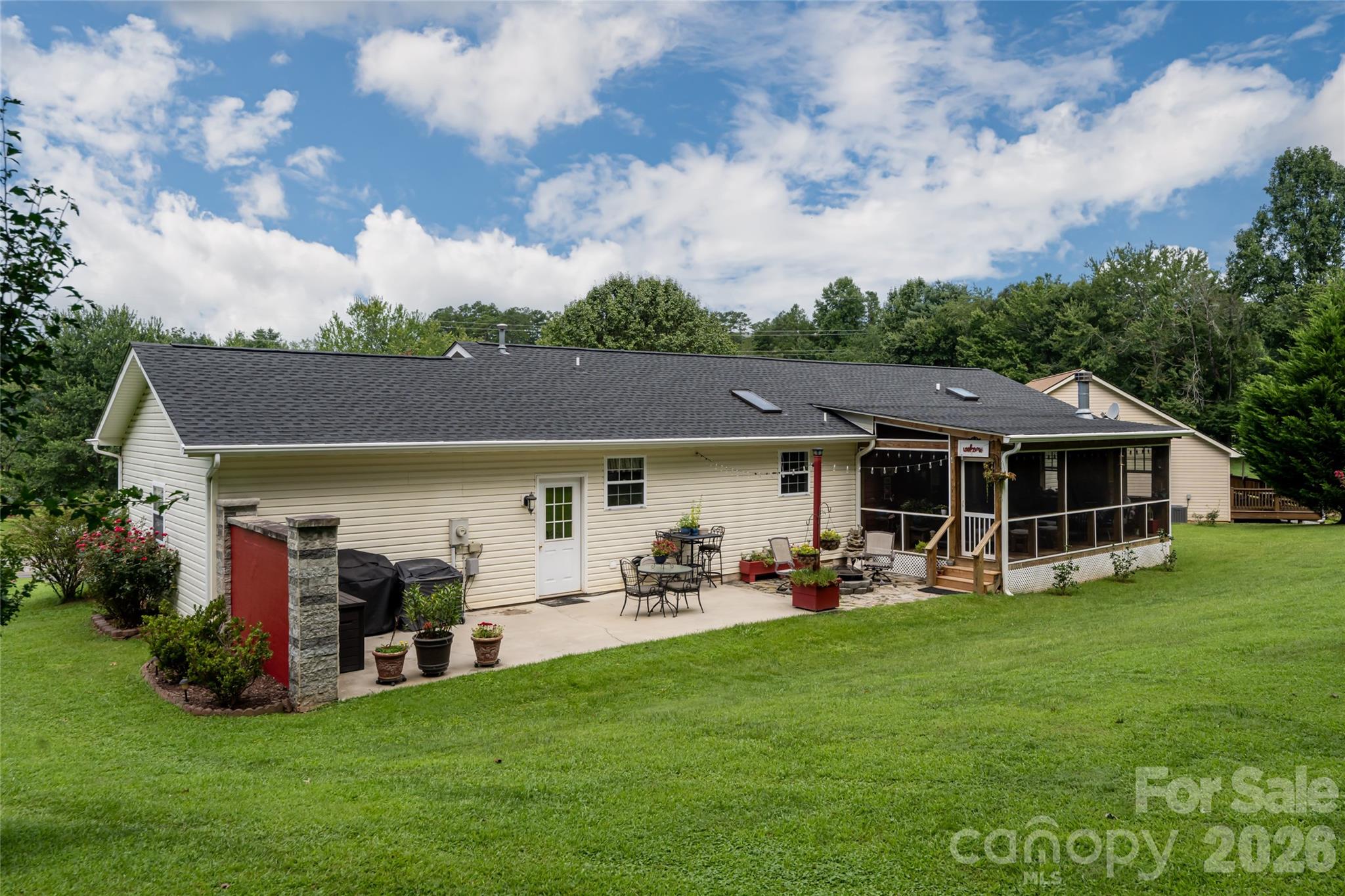40 Meadow Drive — Horse Shoe