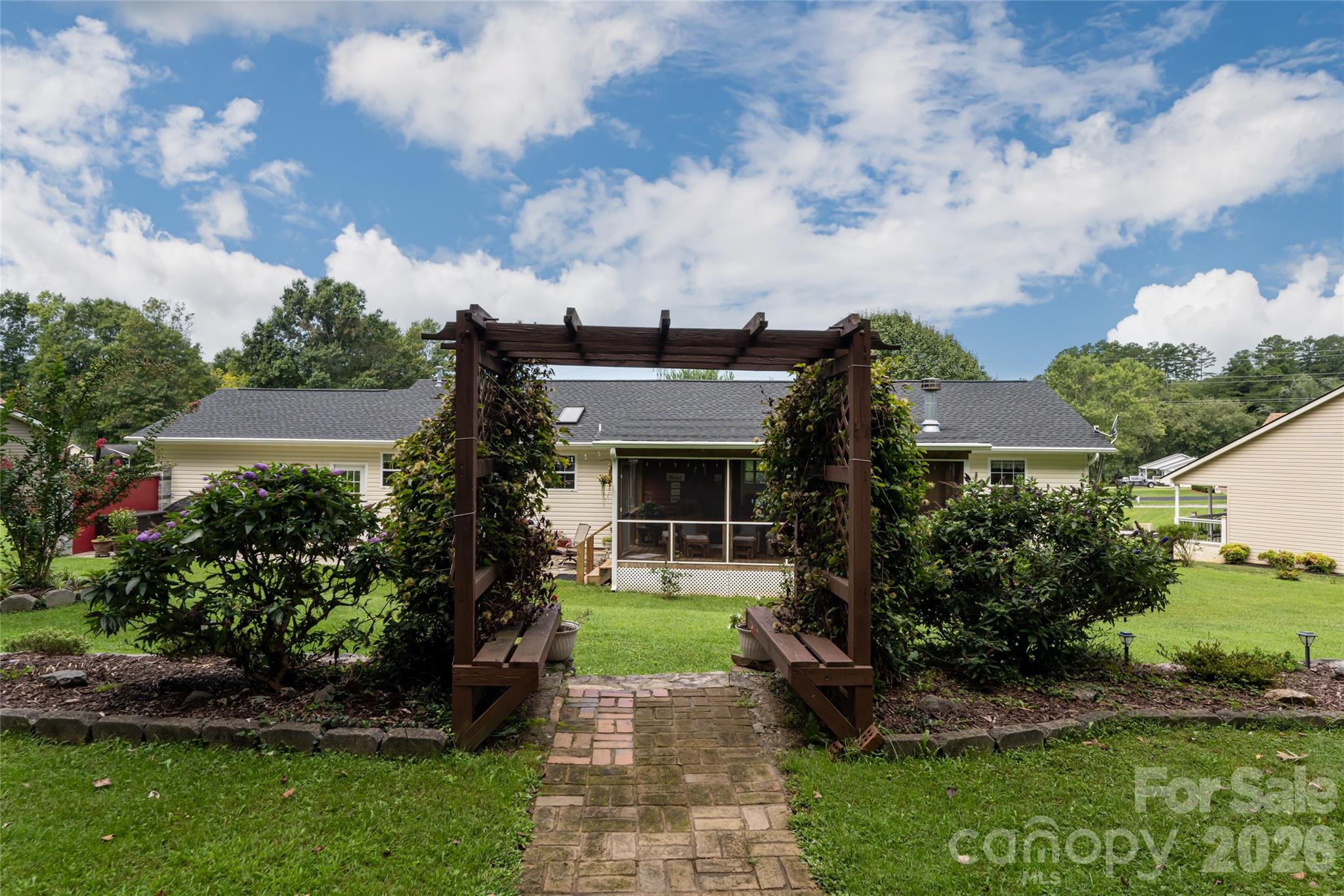 40 Meadow Drive — Horse Shoe
