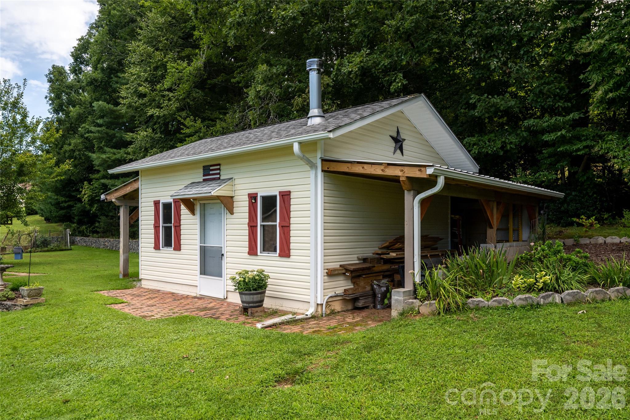 40 Meadow Drive — Horse Shoe
