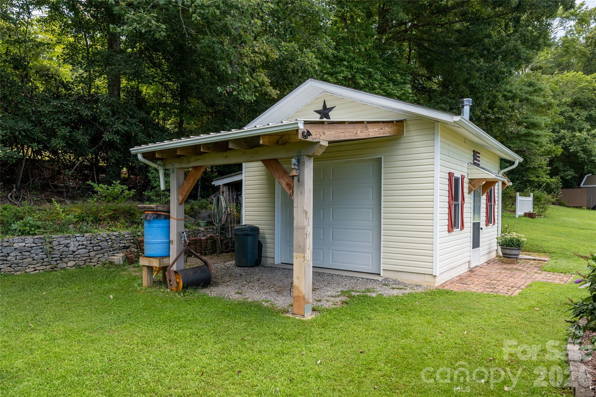 40 Meadow Drive — Horse Shoe