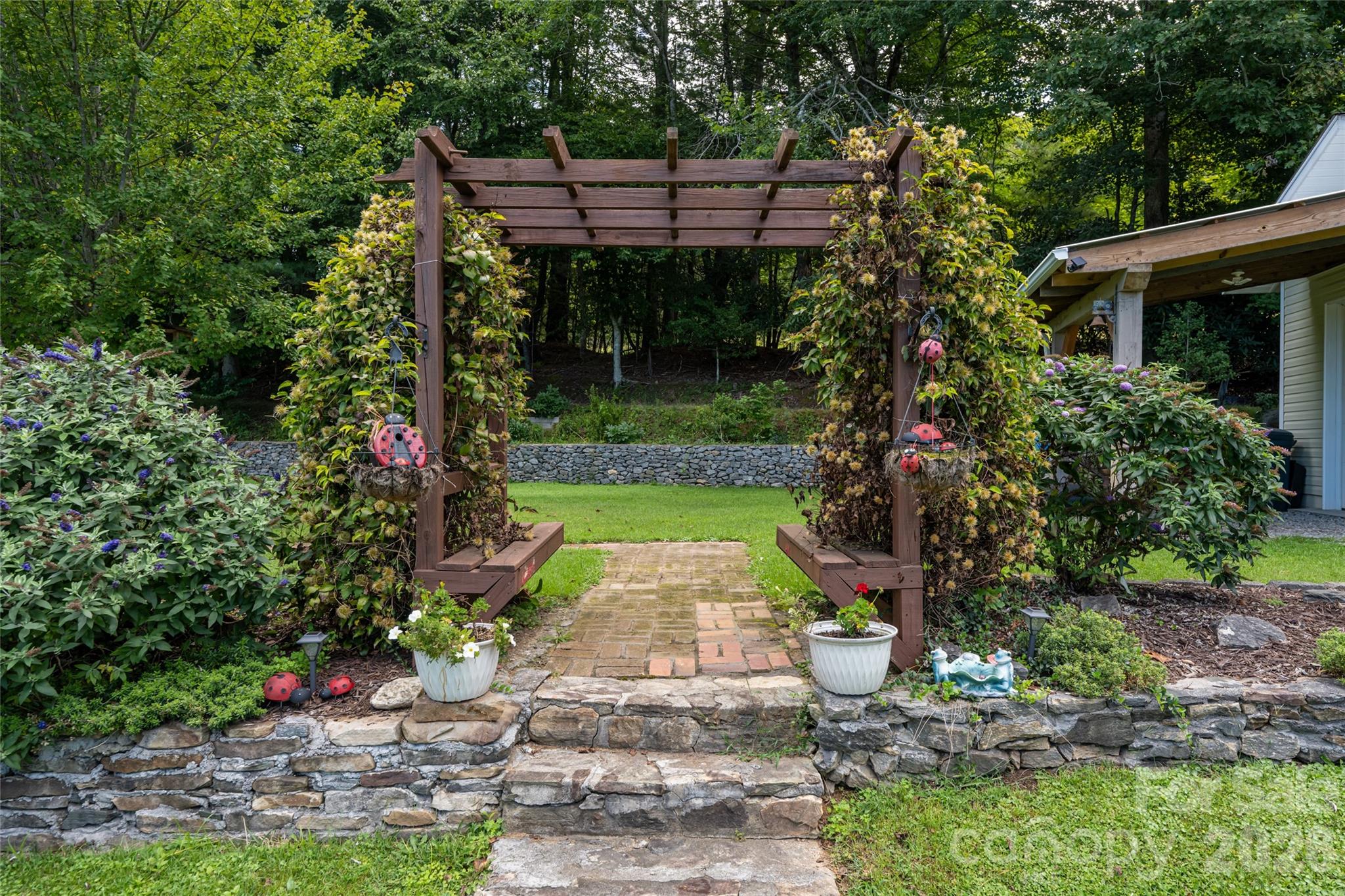 40 Meadow Drive — Horse Shoe