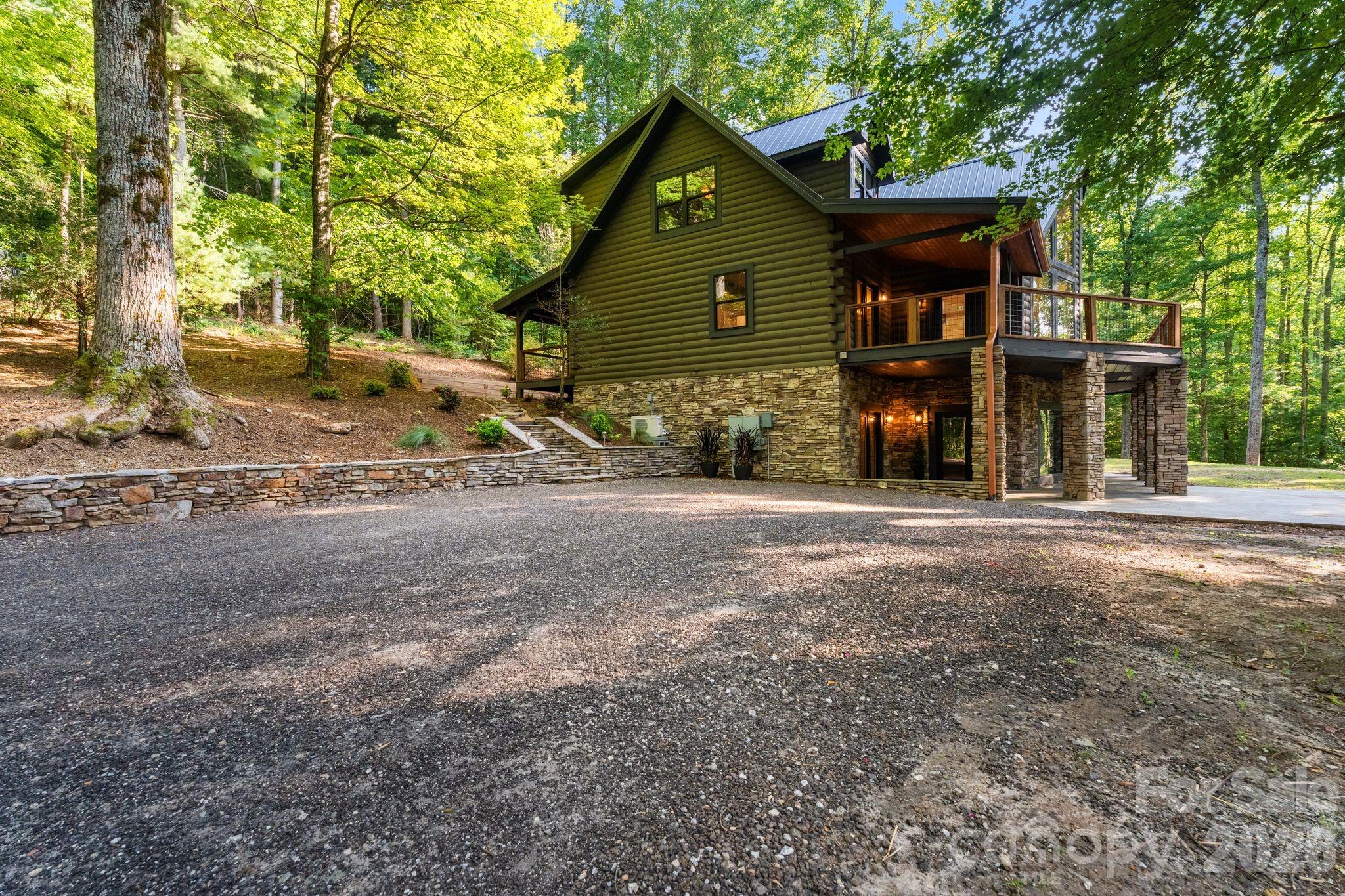 40 Boulder Lane — Hendersonville