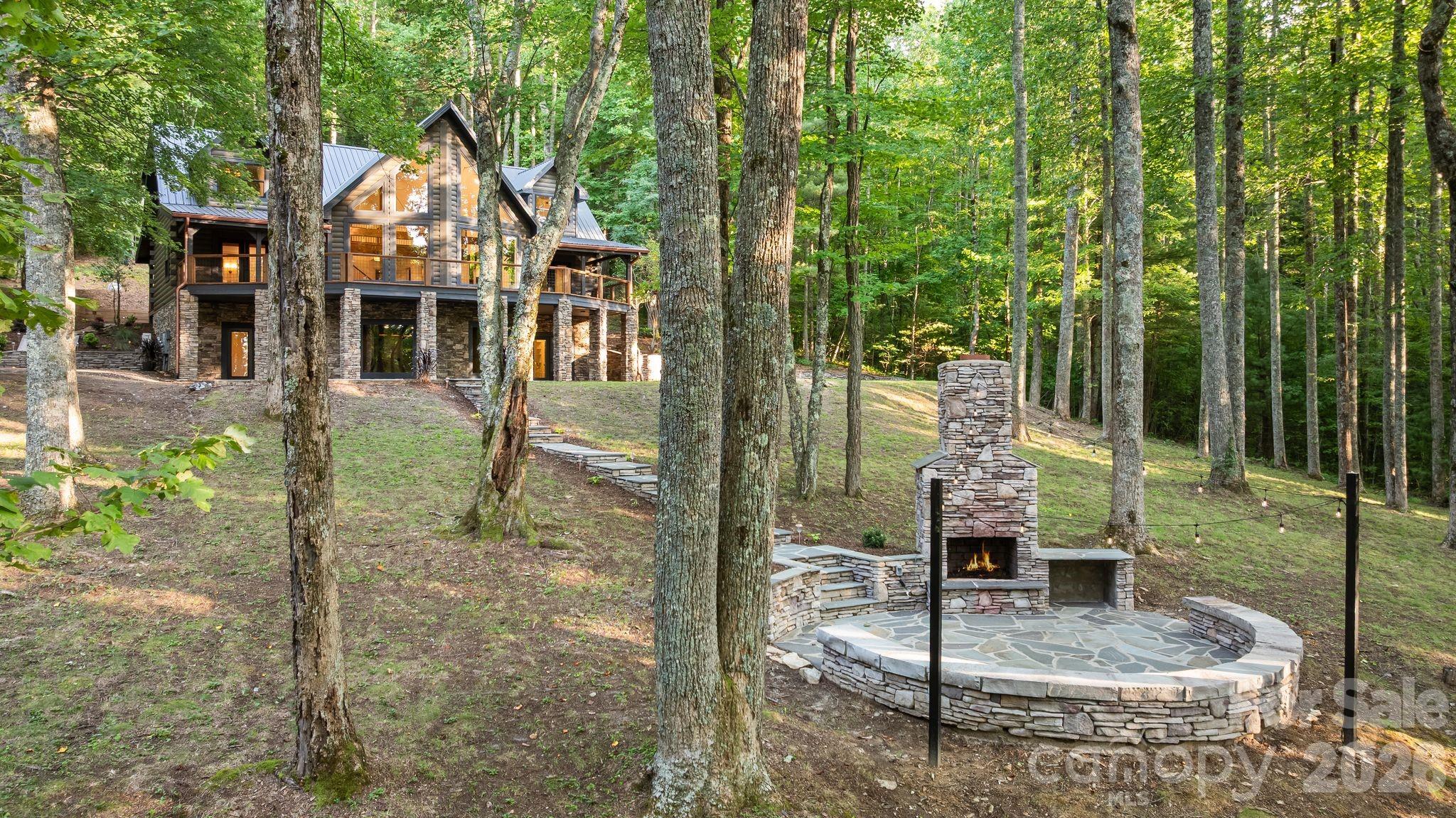 40 Boulder Lane — Hendersonville