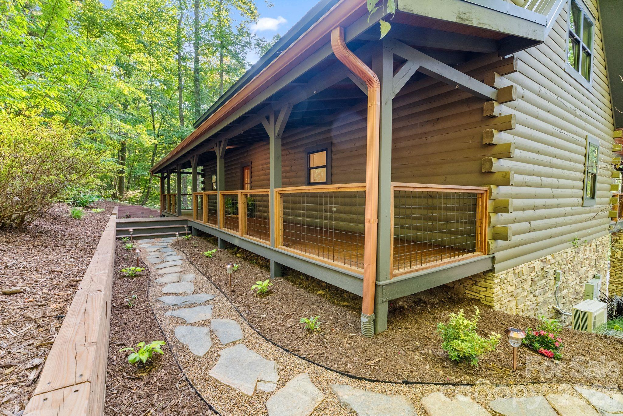40 Boulder Lane — Hendersonville