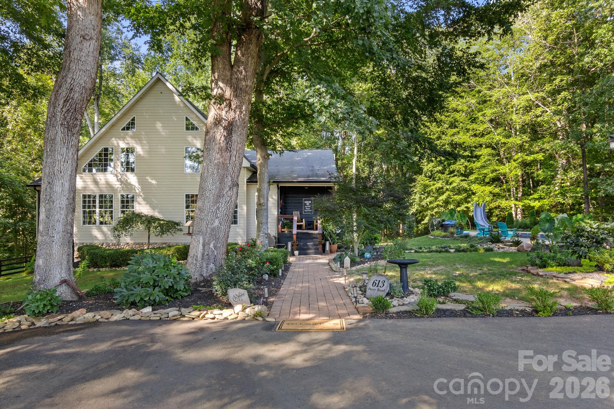 613 Perry Road — Troutman