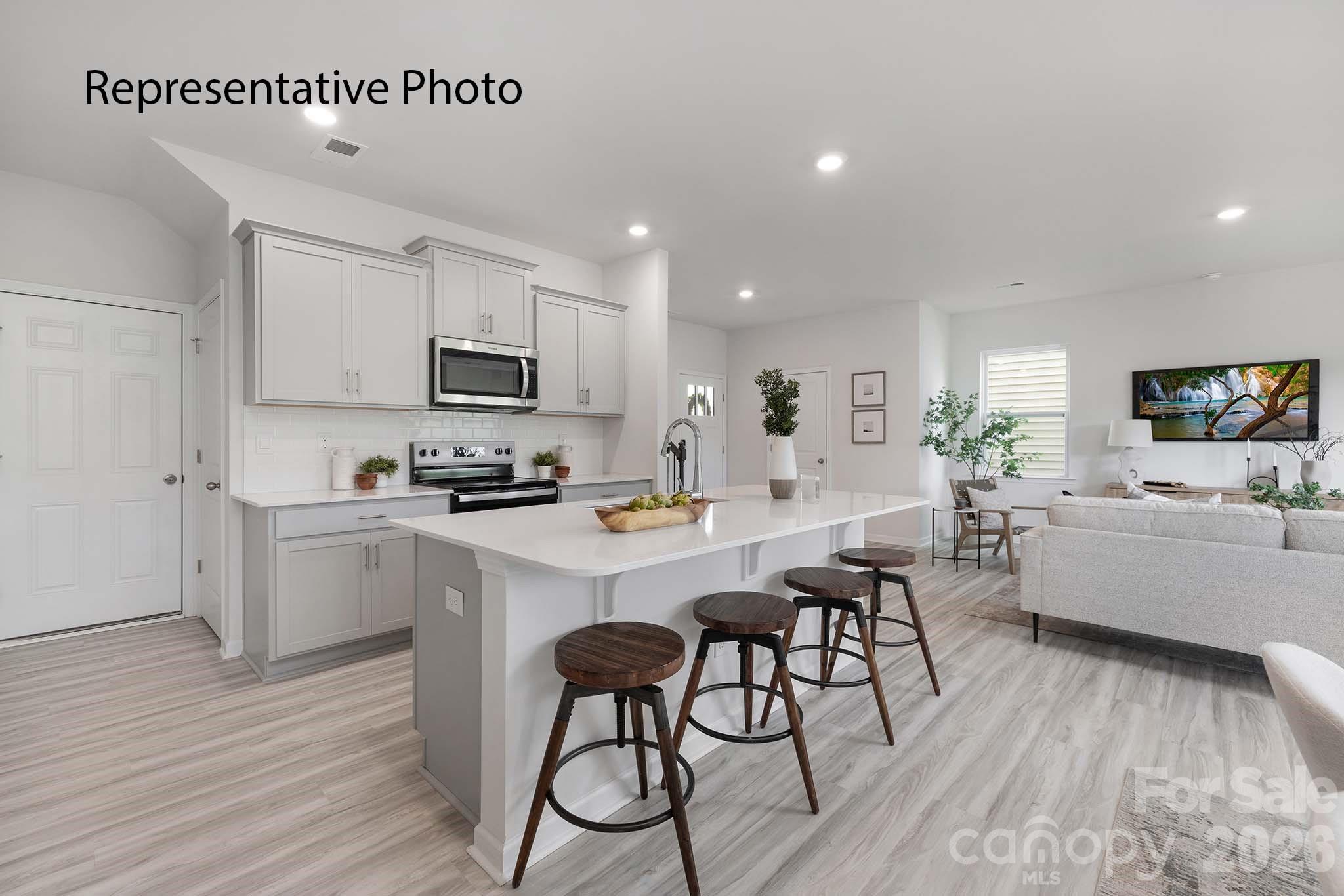 1417 Avila Street — Hickory