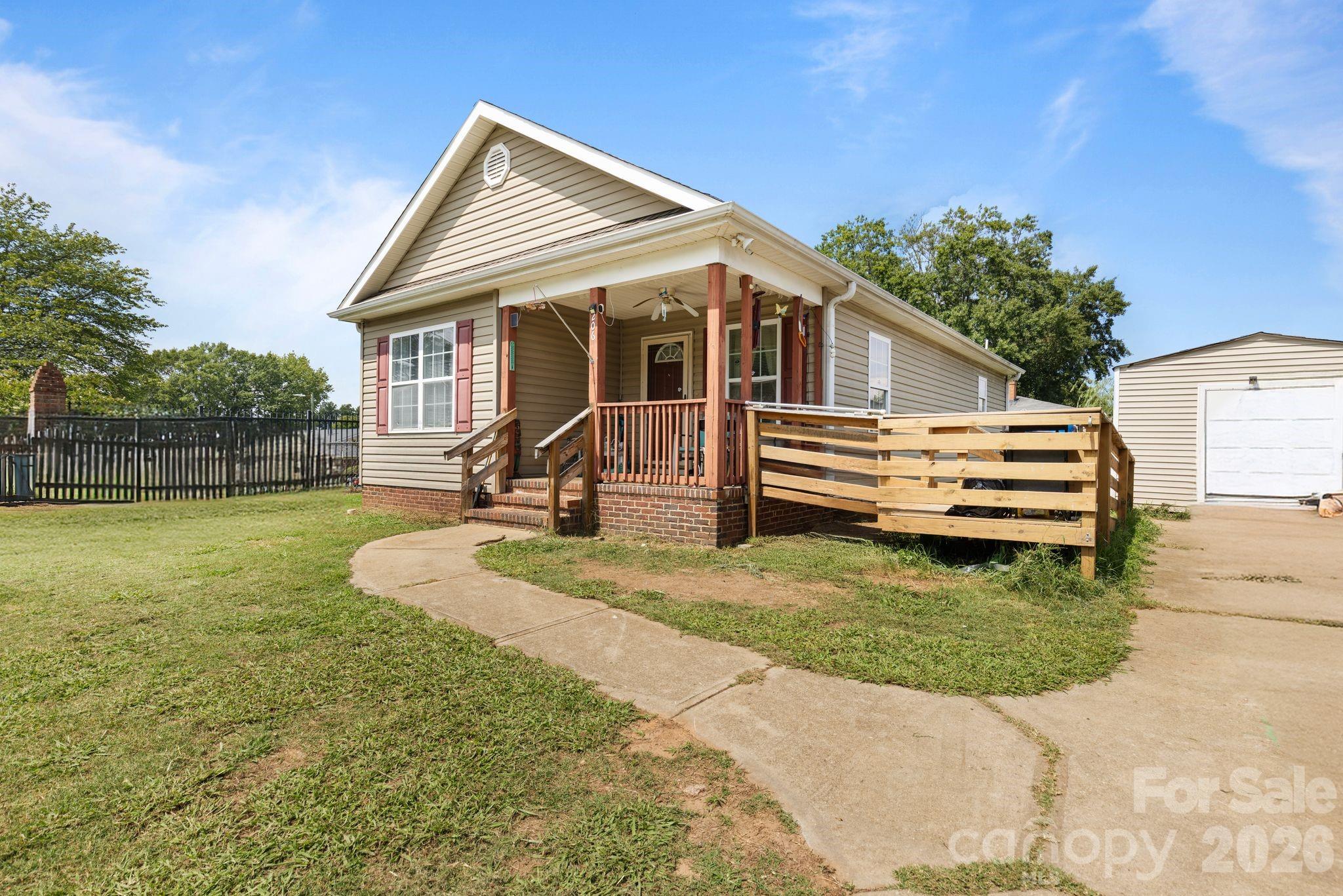 206 Oakland Avenue — Greer