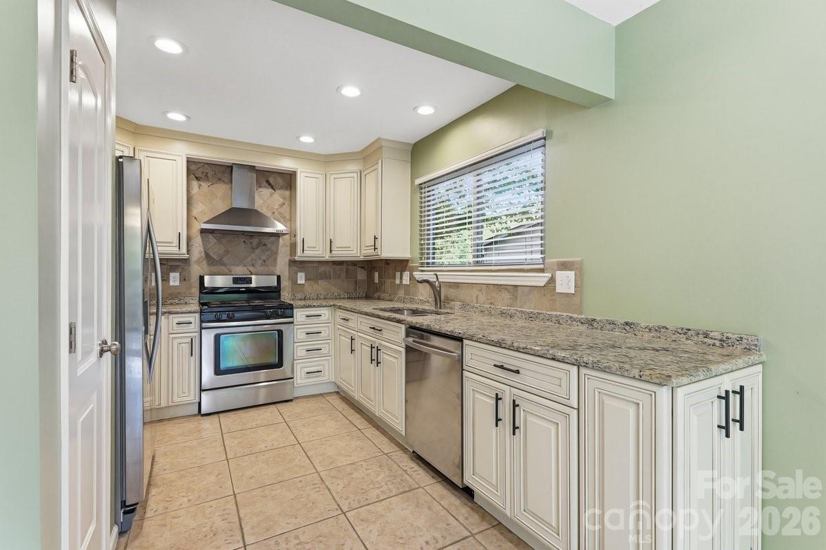 326 Vista Grande Circle — Charlotte