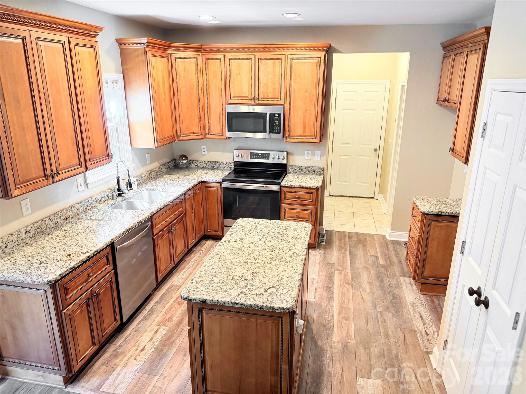 7605 Keating Drive — Oak Ridge