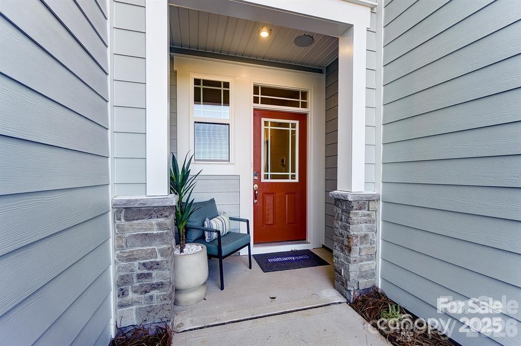 339 Laura Elizabeth Lane — Clover