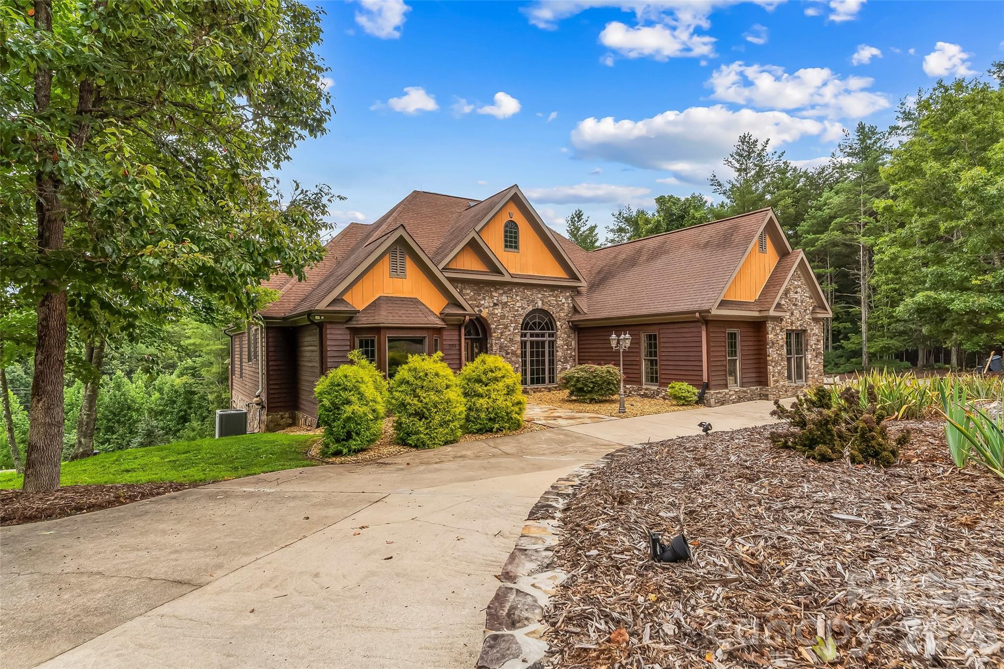 293 Bear Cliff Drive — Nebo