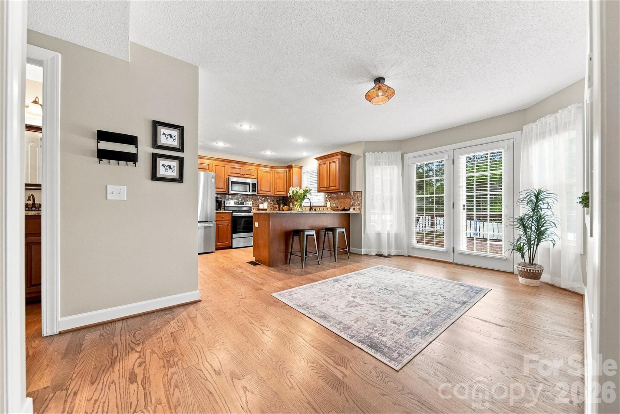 6011 Dockside Drive — Hickory