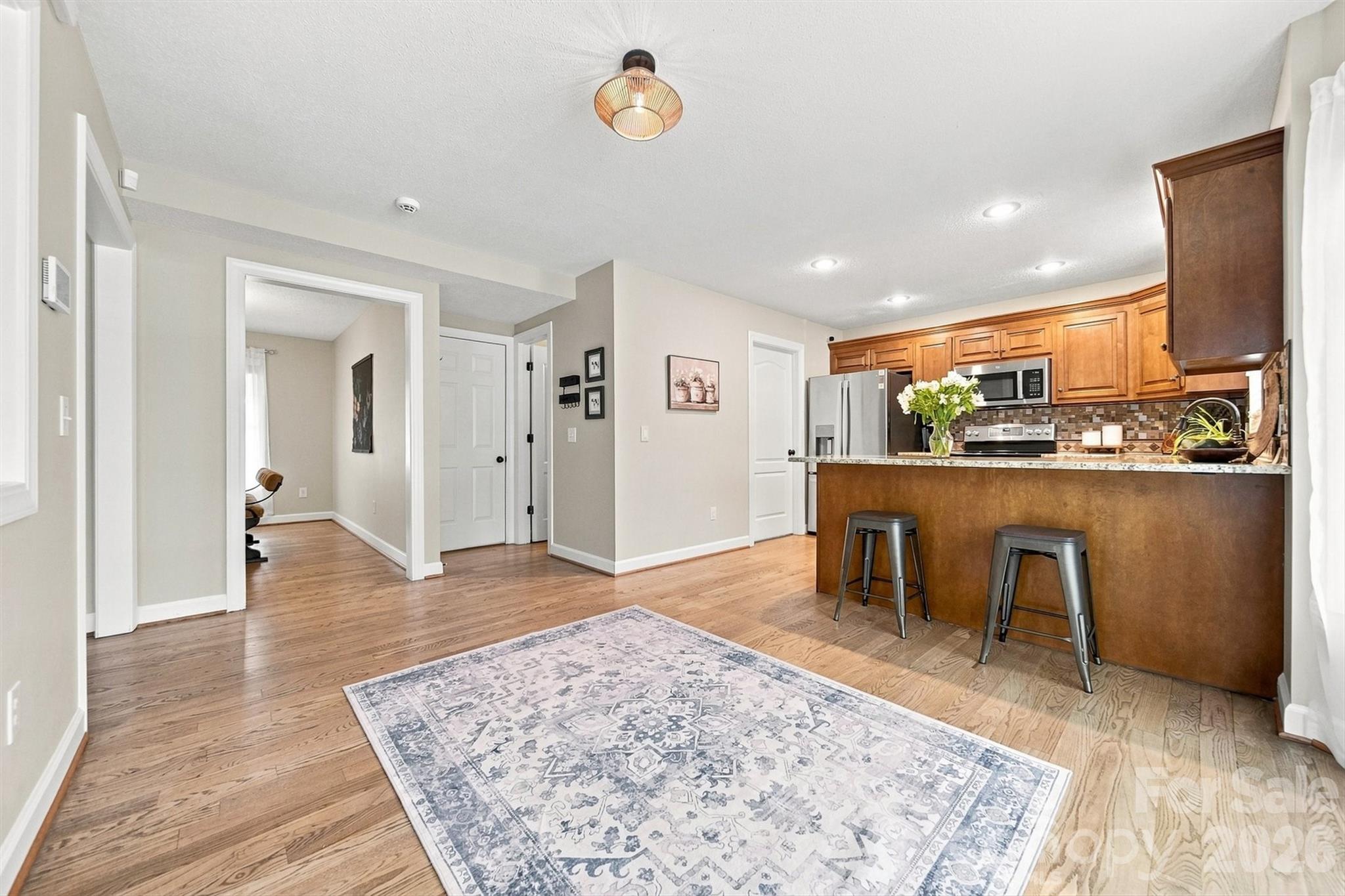 6011 Dockside Drive — Hickory