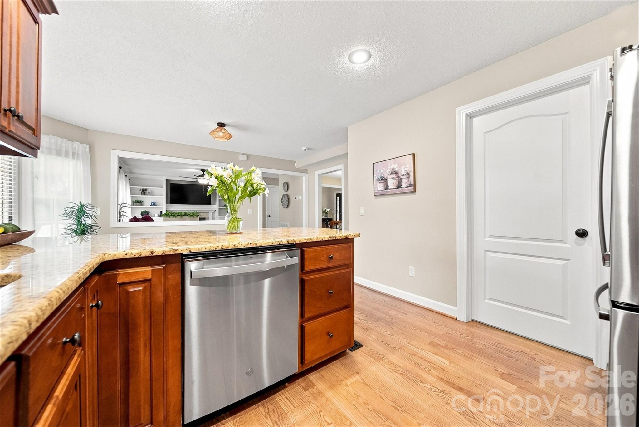 6011 Dockside Drive — Hickory
