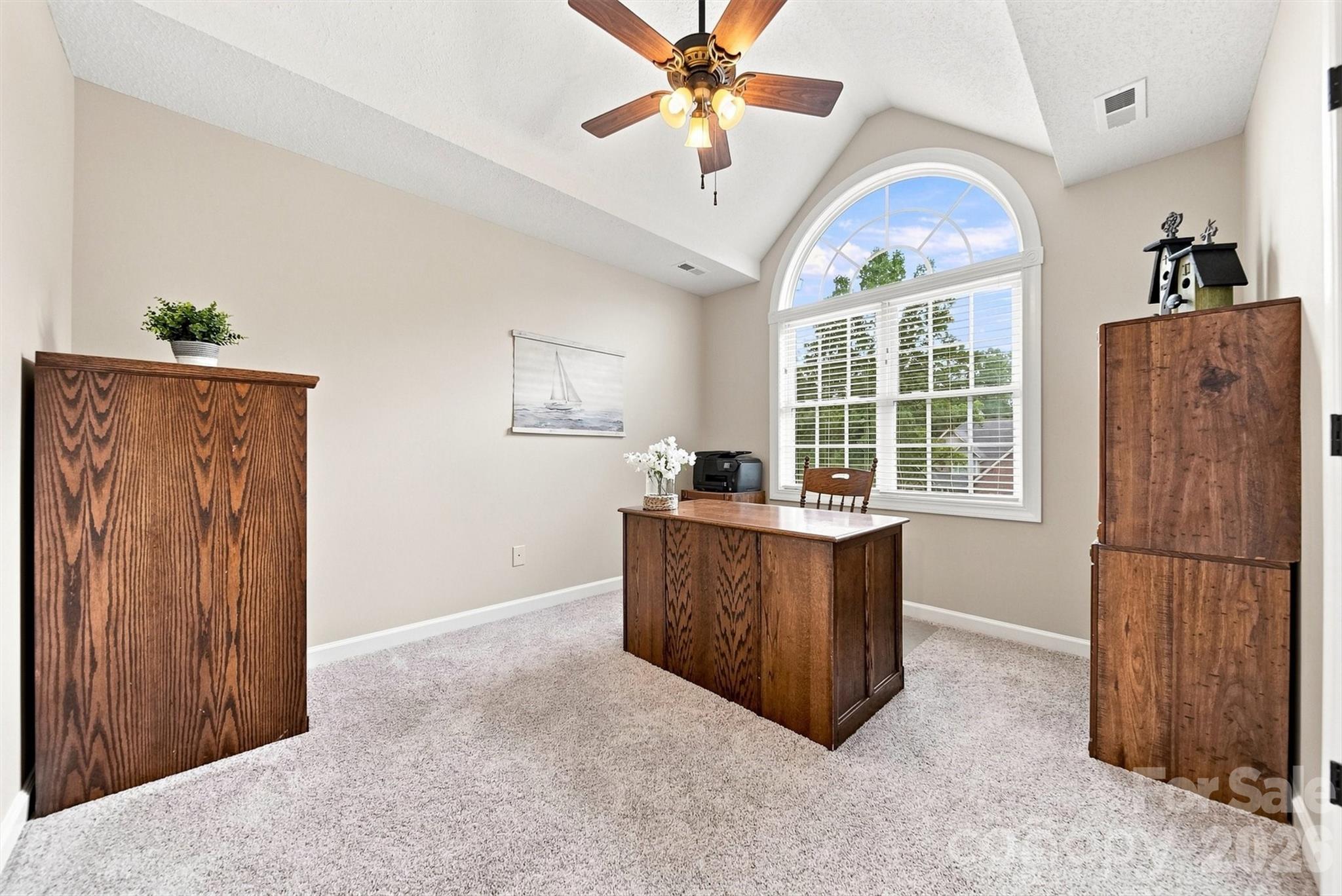 6011 Dockside Drive — Hickory