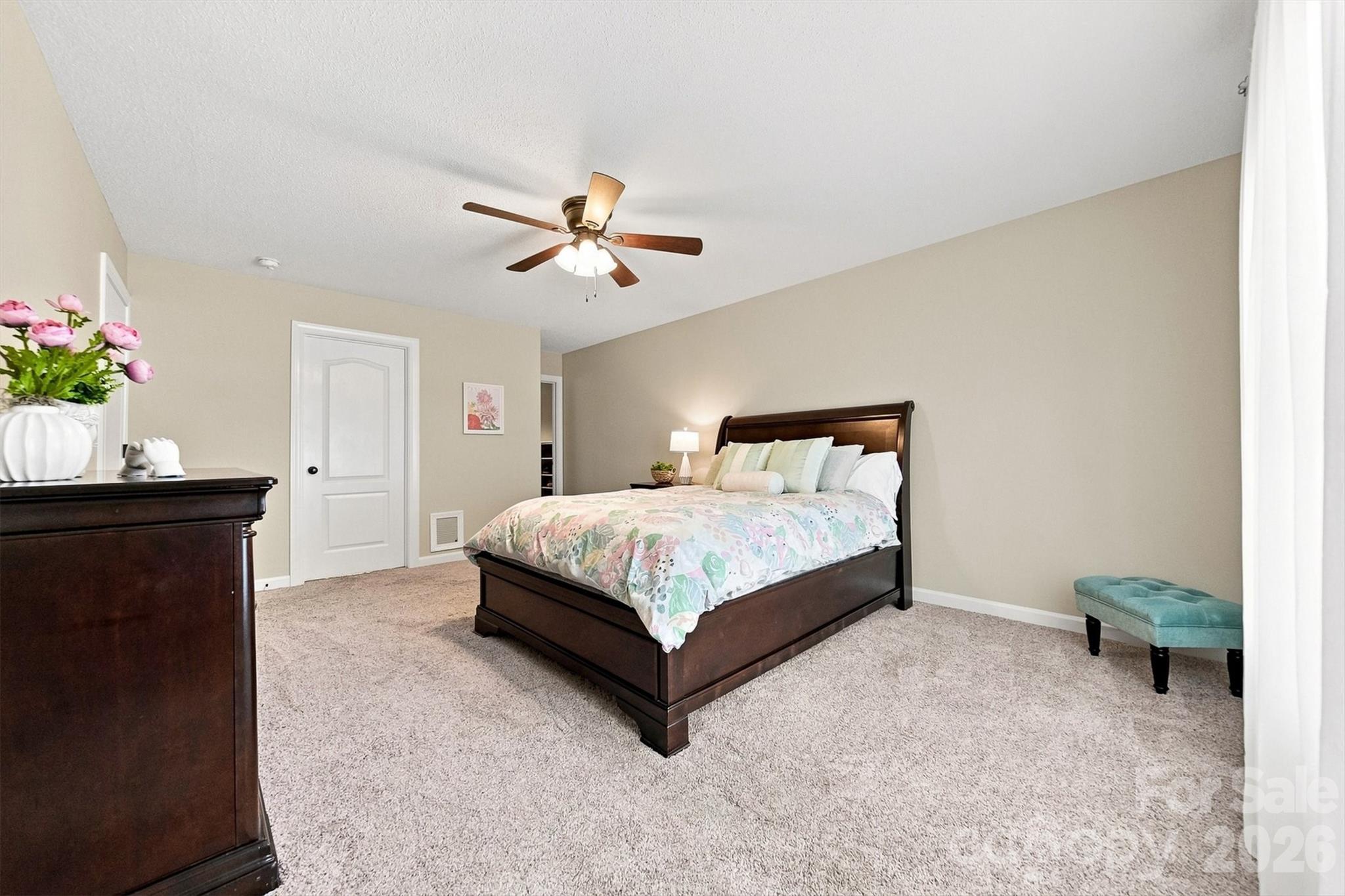 6011 Dockside Drive — Hickory