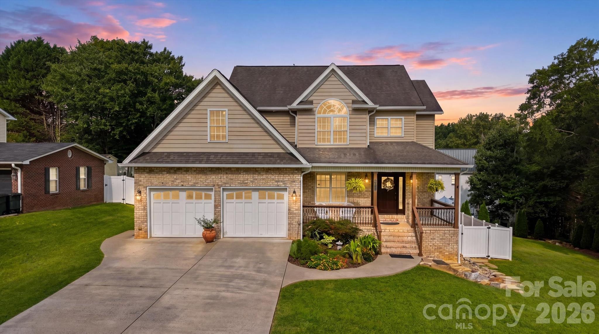 6011 Dockside Drive — Hickory