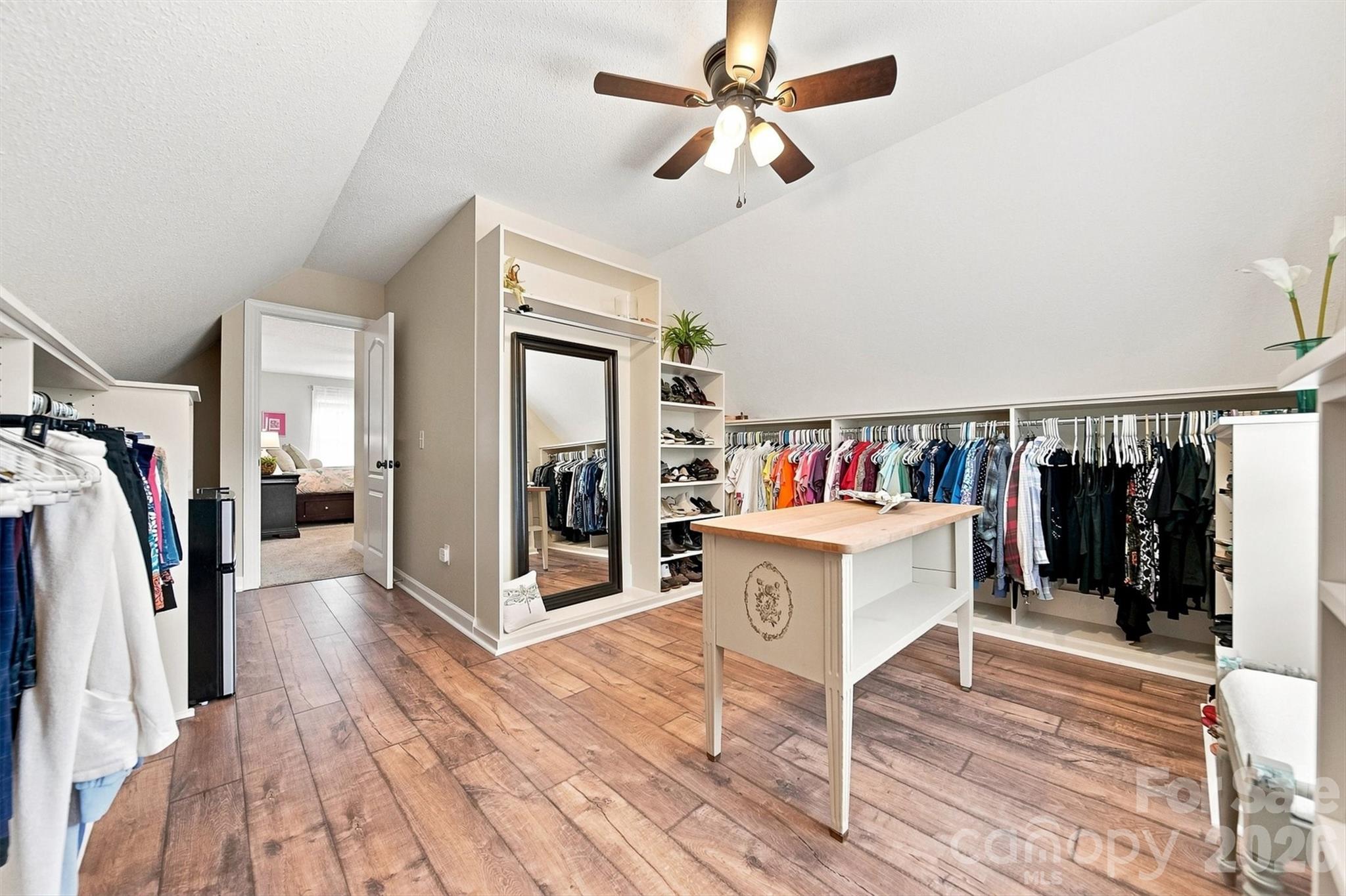 6011 Dockside Drive — Hickory