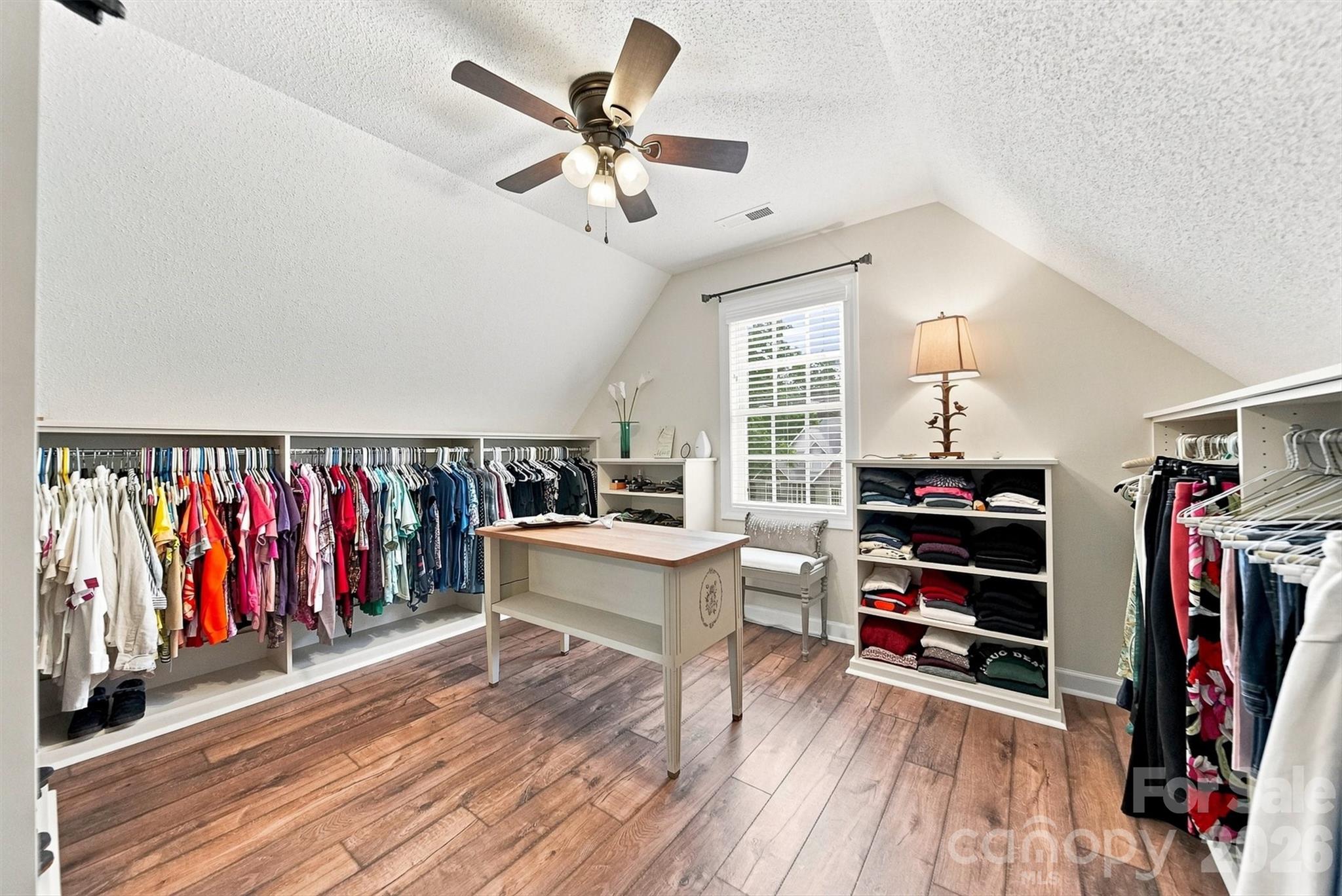 6011 Dockside Drive — Hickory