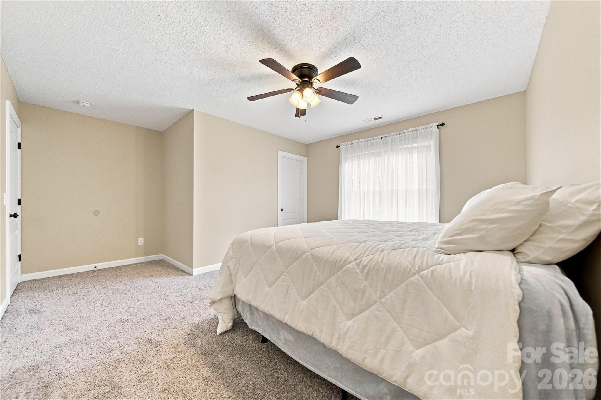 6011 Dockside Drive — Hickory