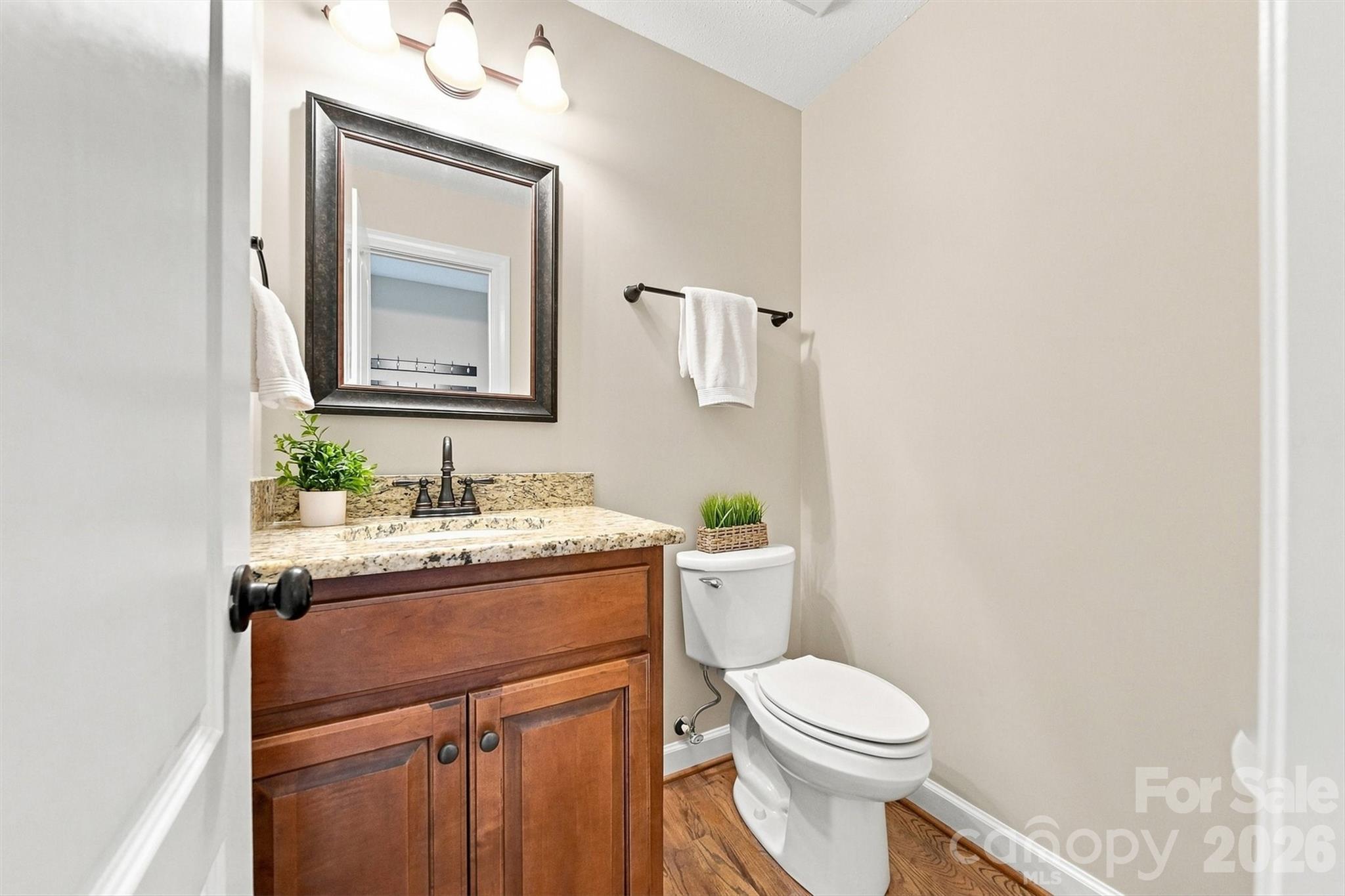 6011 Dockside Drive — Hickory