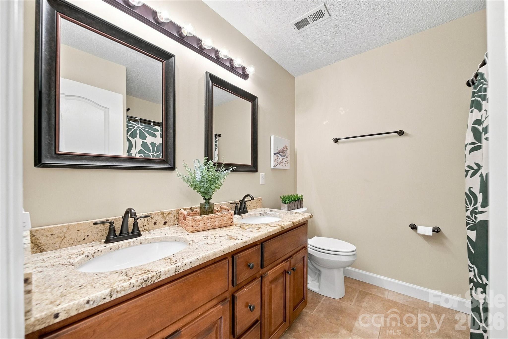 6011 Dockside Drive — Hickory