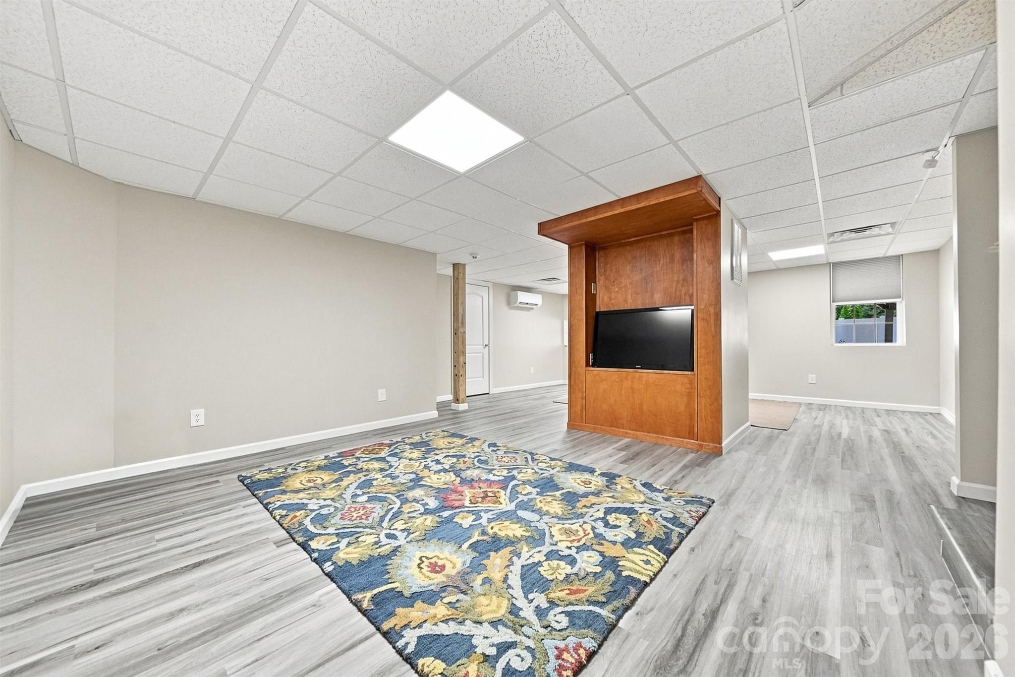 6011 Dockside Drive — Hickory